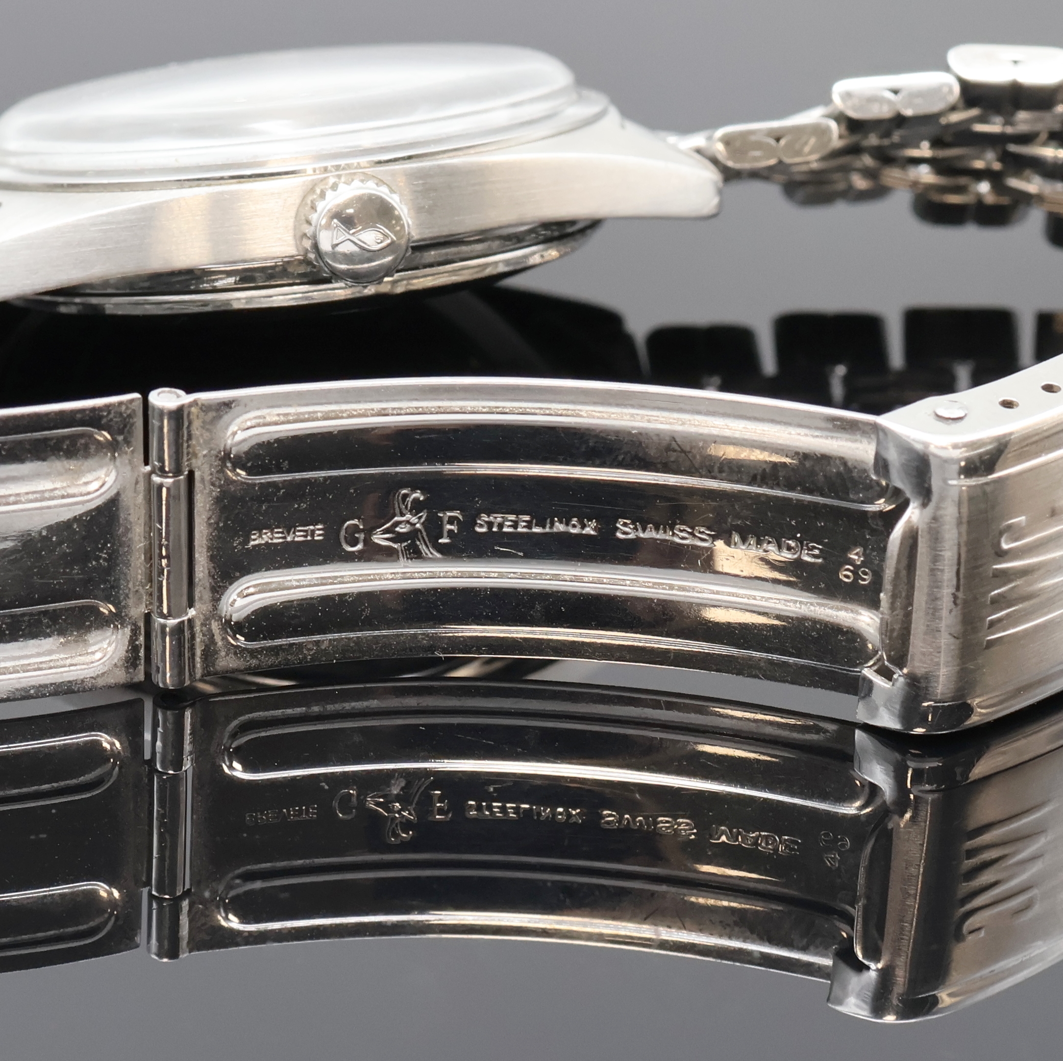 Detail d: IWC Yacht-Club Herrenarmbanduhr in Stahl Referenz R 811 AD, Schweiz um 1969, Automatik, verschr. Geh. inkl. orig. Gay Freres Gliederband m. Faltschl. ...