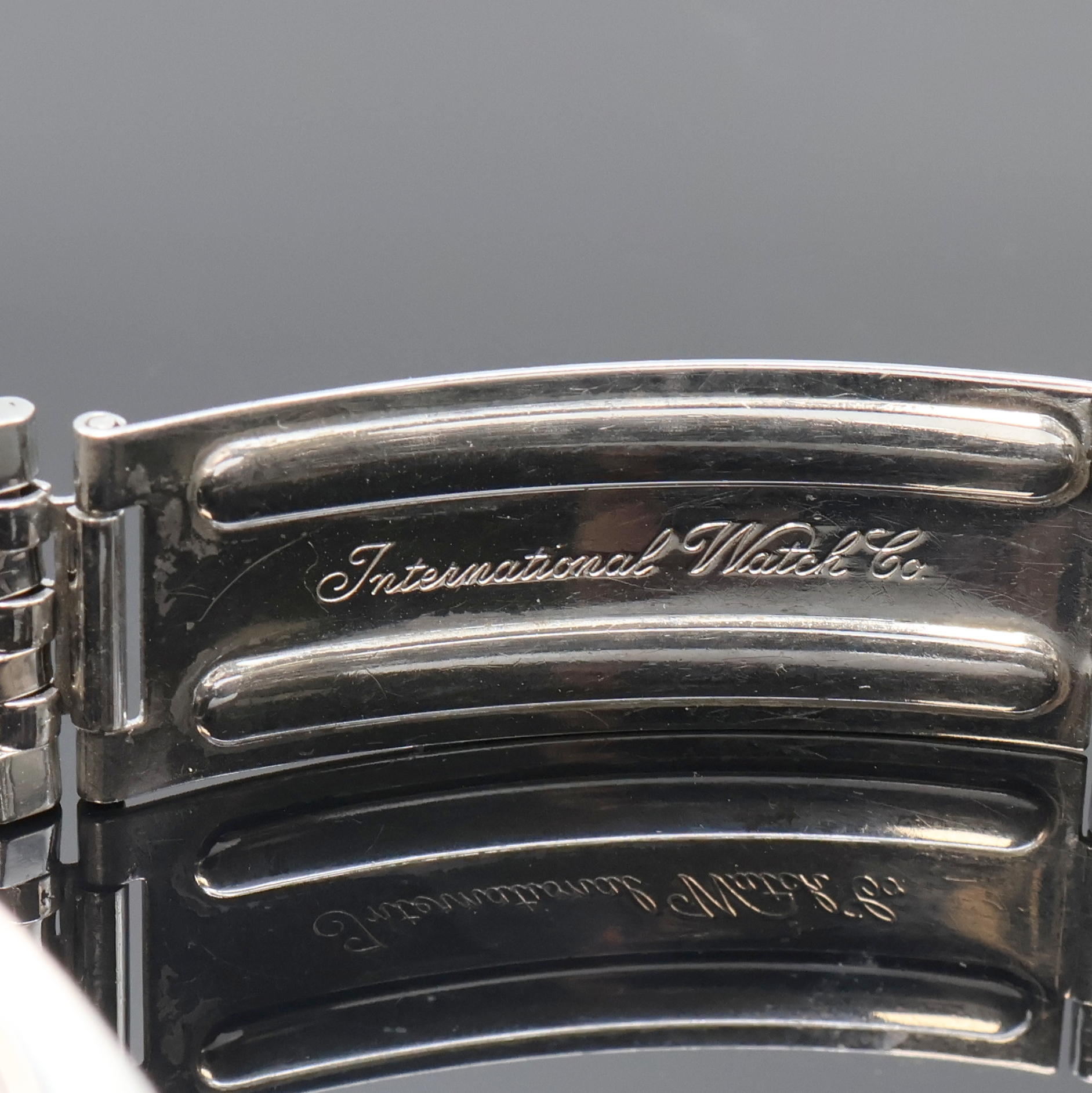 Detail e: IWC Yacht-Club Herrenarmbanduhr in Stahl Referenz R 811 AD, Schweiz um 1969, Automatik, verschr. Geh. inkl. orig. Gay Freres Gliederband m. Faltschl. ...