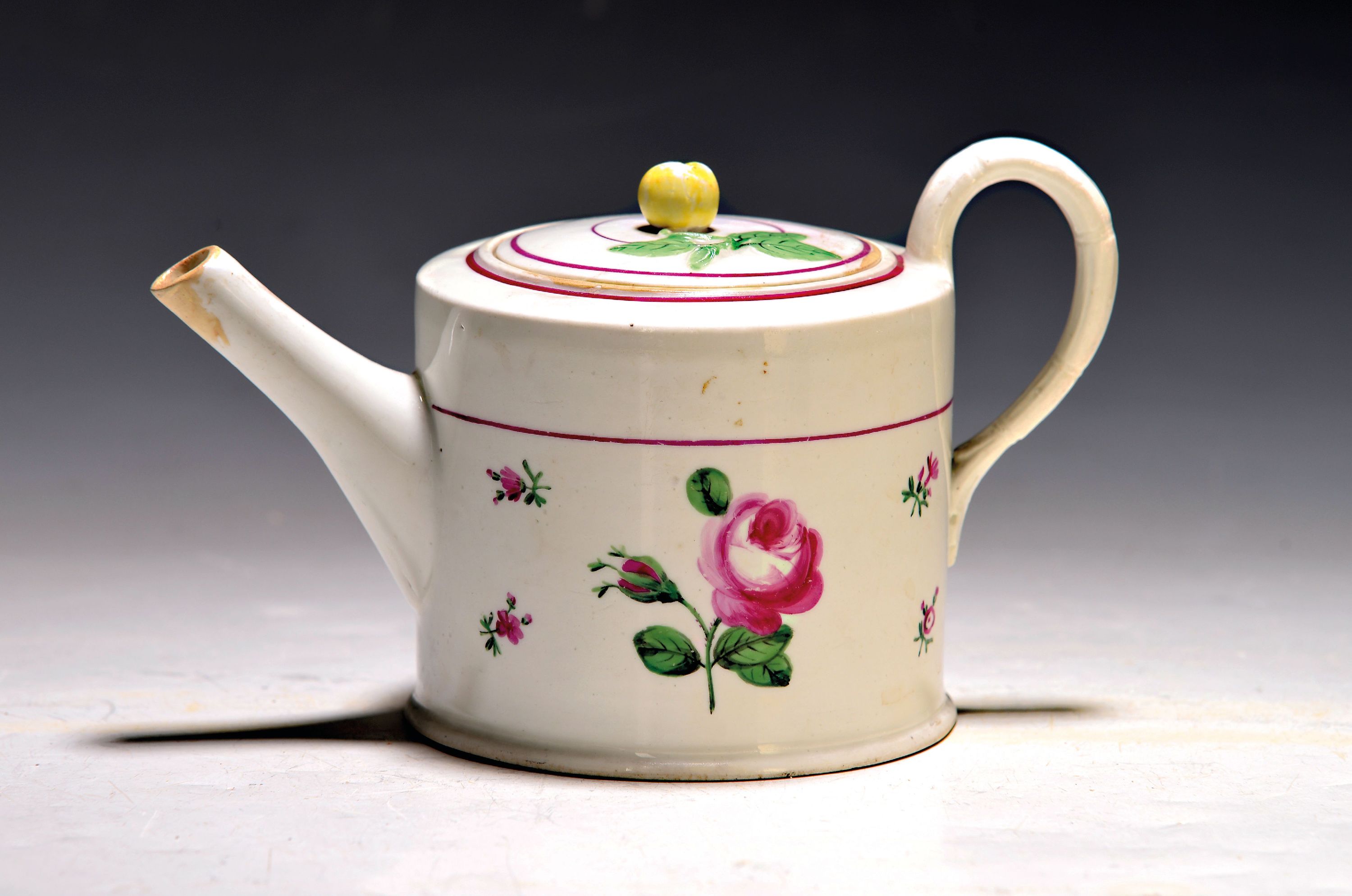 Image 27068560 - Biedermeierkanne, Wien, Anfang 19. Jh., Porzellan, bemalter Rosendekor, rest., H. ca ...