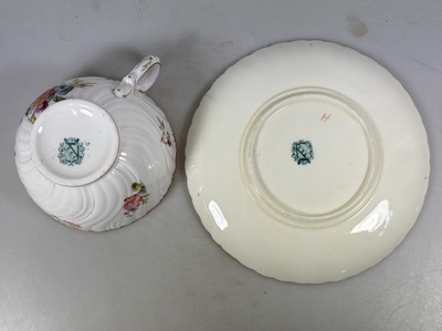 27068563c - 3 Tassen mit Untertassen, Sarreguemines und ein Gefäß Herend, 20. Jh., Tassen mit ...