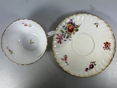 27068563d - 3 Tassen mit Untertassen, Sarreguemines und ein Gefäß Herend, 20. Jh., Tassen mit ...