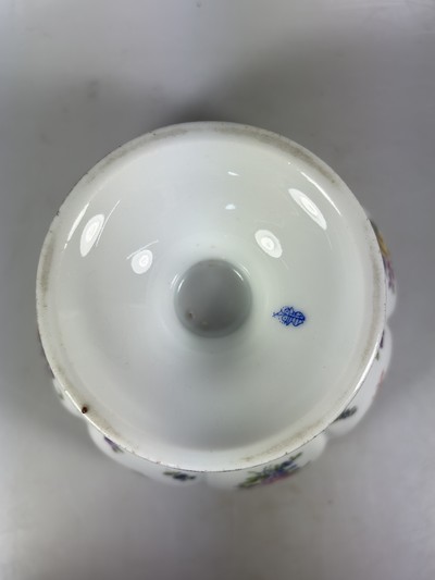 27068563f - 3 Tassen mit Untertassen, Sarreguemines und ein Gefäß Herend, 20. Jh., Tassen mit ...