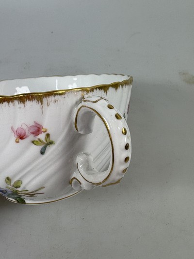 27068563l - 3 Tassen mit Untertassen, Sarreguemines und ein Gefäß Herend, 20. Jh., Tassen mit ...