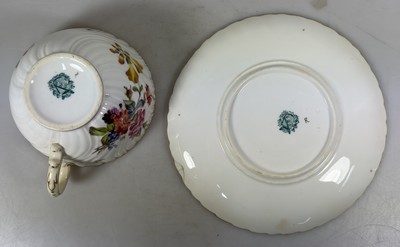 27068563o - 3 Tassen mit Untertassen, Sarreguemines und ein Gefäß Herend, 20. Jh., Tassen mit ...