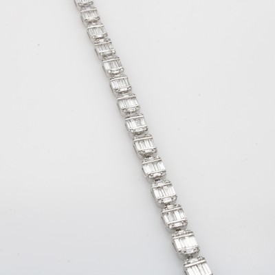 Image Armband mit Diamanten und Brillanten, WG 750/000, Diamantbaguettes zus. ca. 3.56 ct u. ...