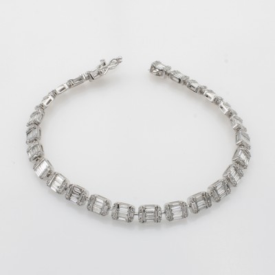 27068638a - Armband mit Diamanten und Brillanten, WG 750/000, Diamantbaguettes zus. ca. 3.56 ct u. ...