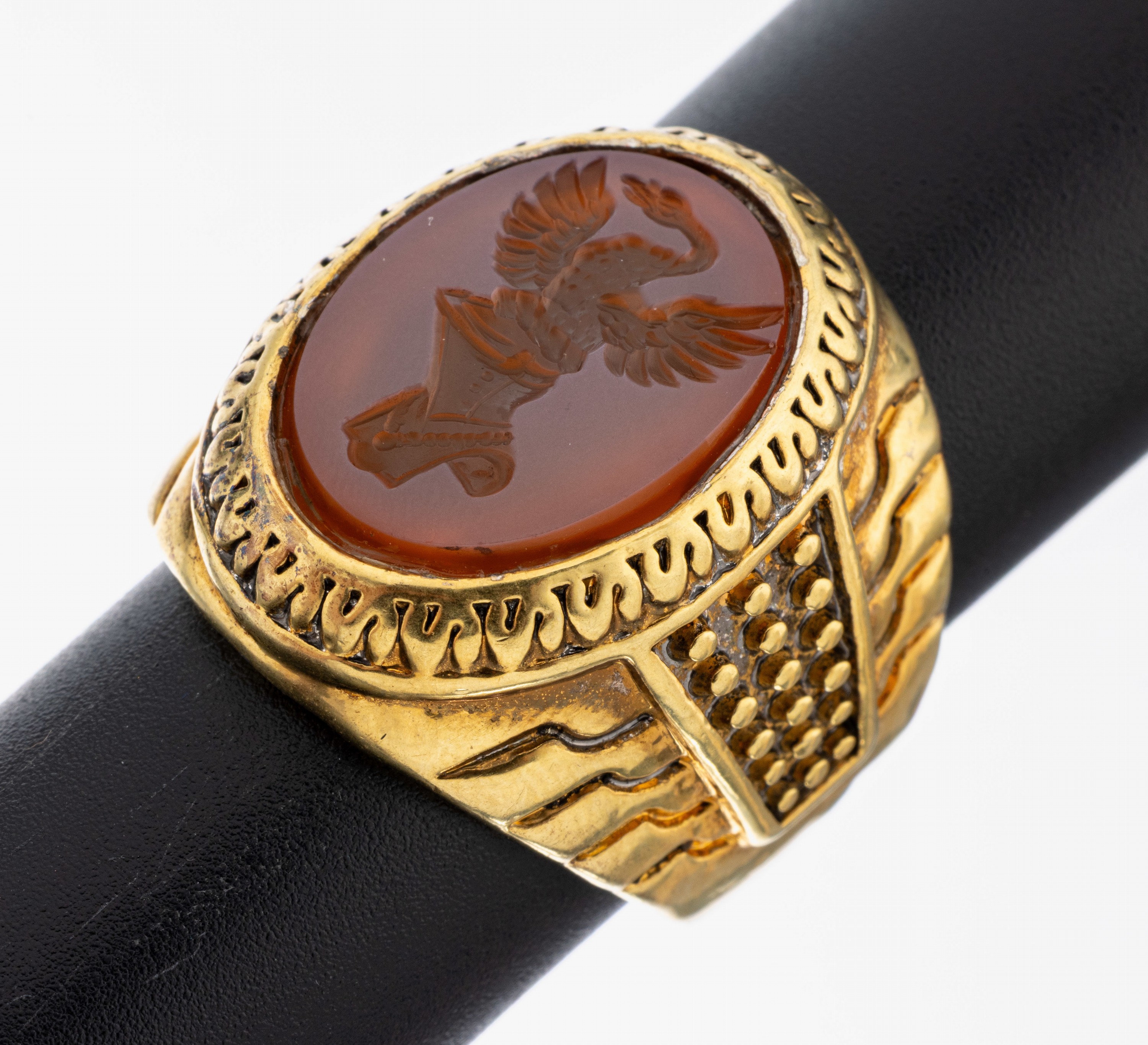 Image 27068769 - Achat-Siegelring, Silber verg., Lagenachat mit Intaglio, Darstellung eines Helms mit ...