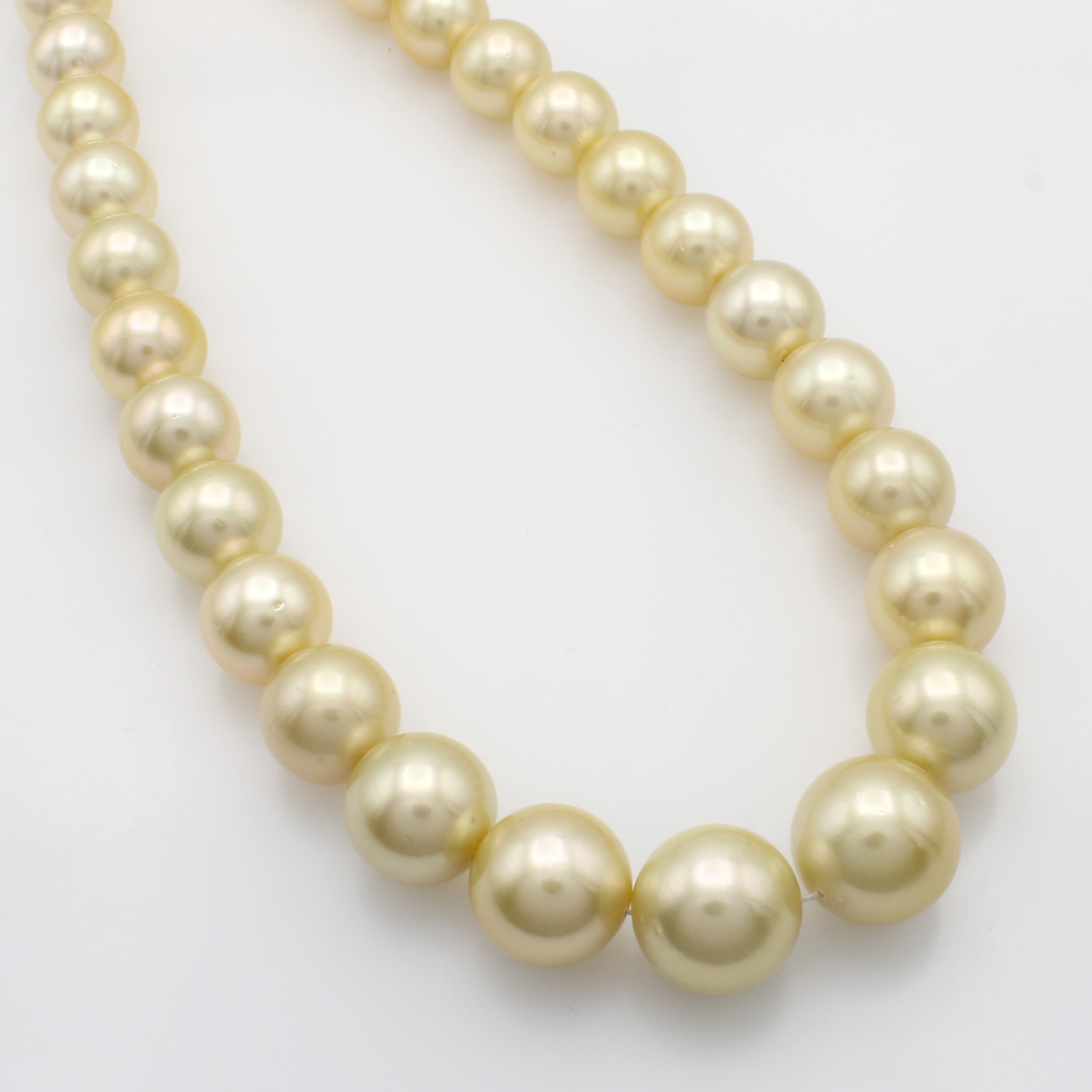 Image 27068772 - Südseezuchtperlenstrang, champagnerf. Perlen im Verlauf v. 12-16 mm mit schönem ...