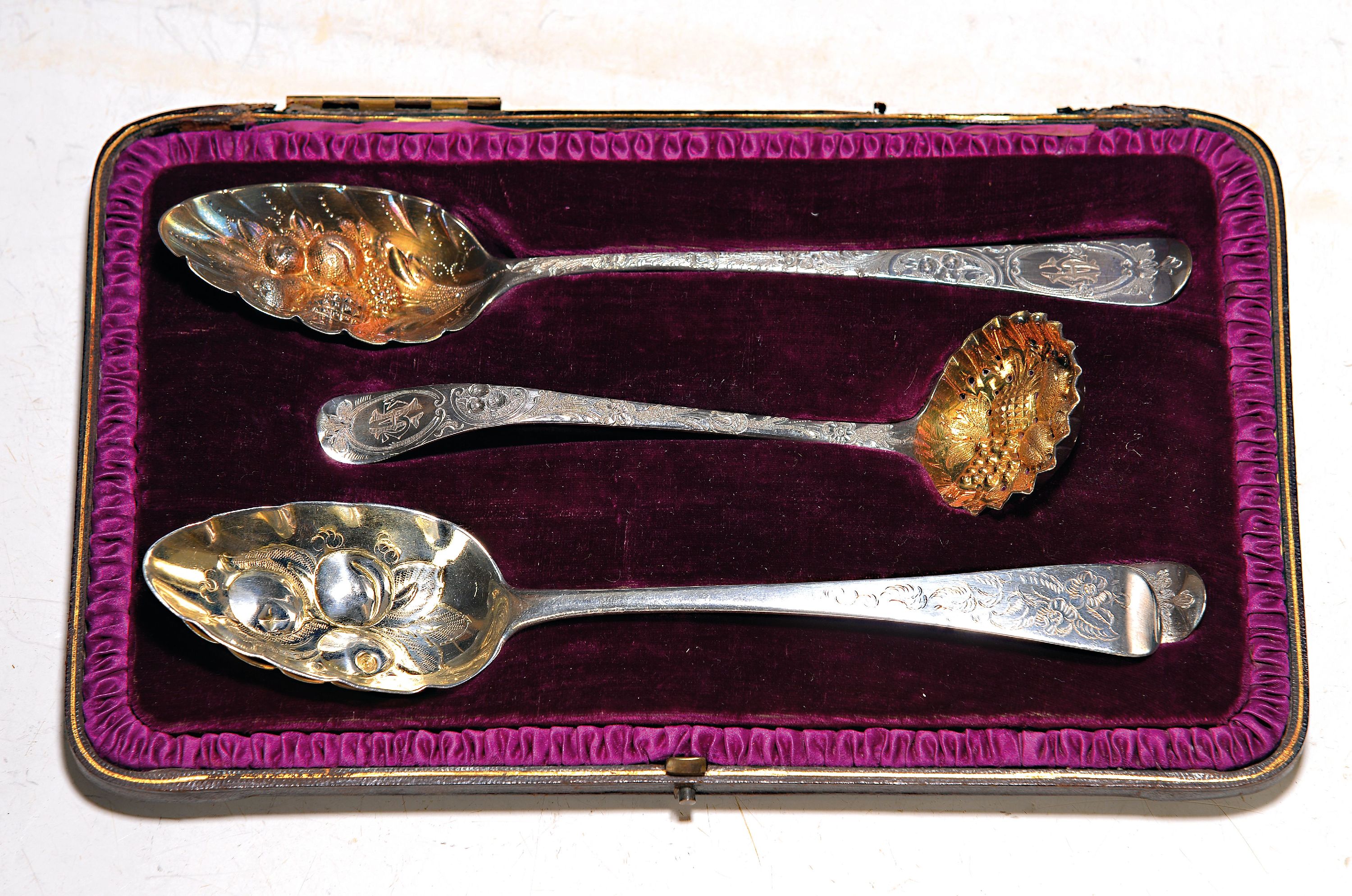 Image 27068796 - 4-tlg. Silberbesteck, London, wohl William Southey, 1800 und 1802, Sterling, floraler ...