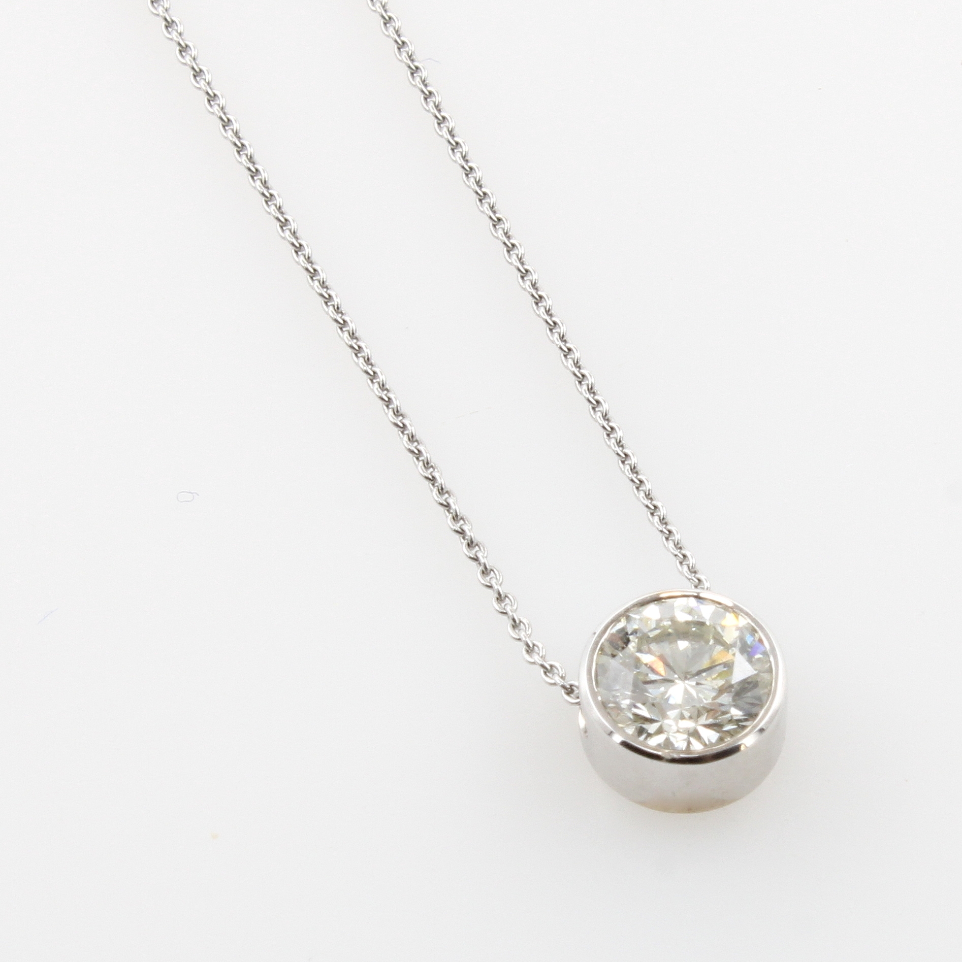 Image 27069068 - Anhänger mit Brillant an Kette, WG 750/000, Brill. in glatter Fassung 0.55 ct Weiß/si, ...