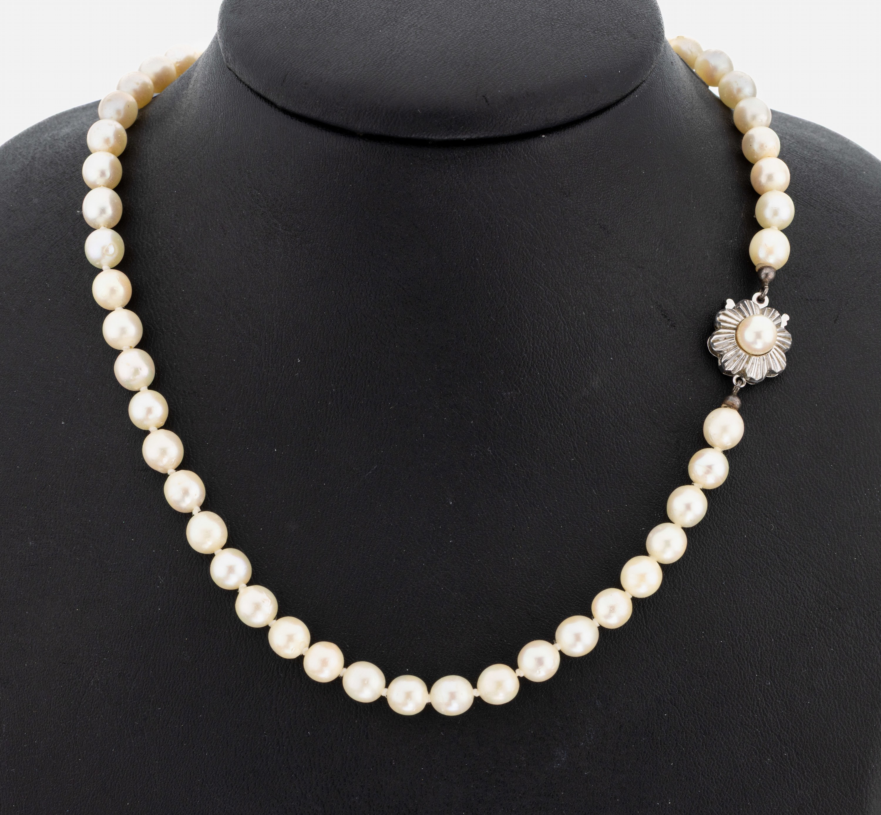 Image 27069072 - Pearl-necklace with 14 kt gold clasp , WG 585/000, l. out-of-round cultured pearls, ...