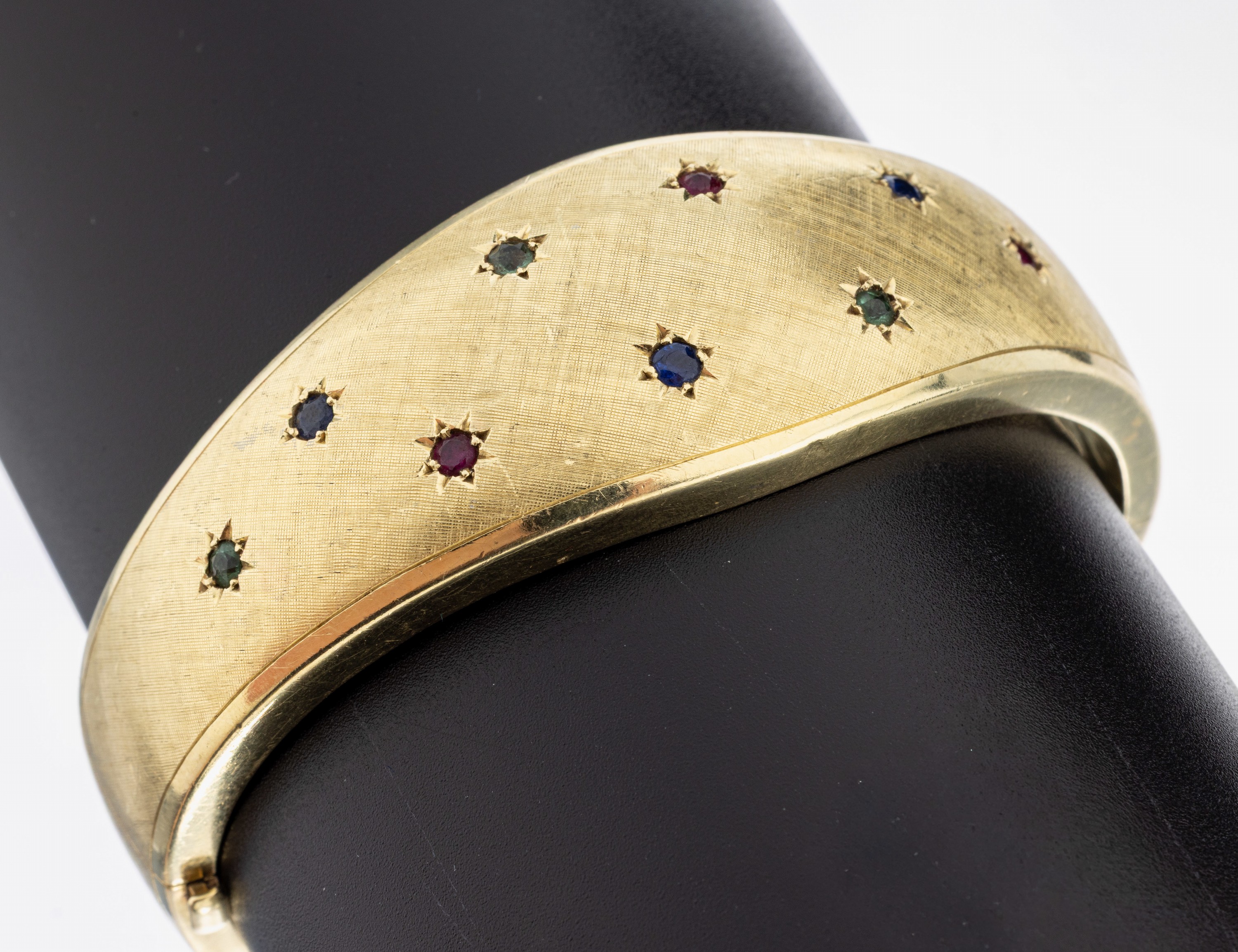 Image 27069077 - 14 kt Gold Farbstein-Armreif, GG 585/000, gefüllt, Oberfläche sat., 9 rundfacett. ...