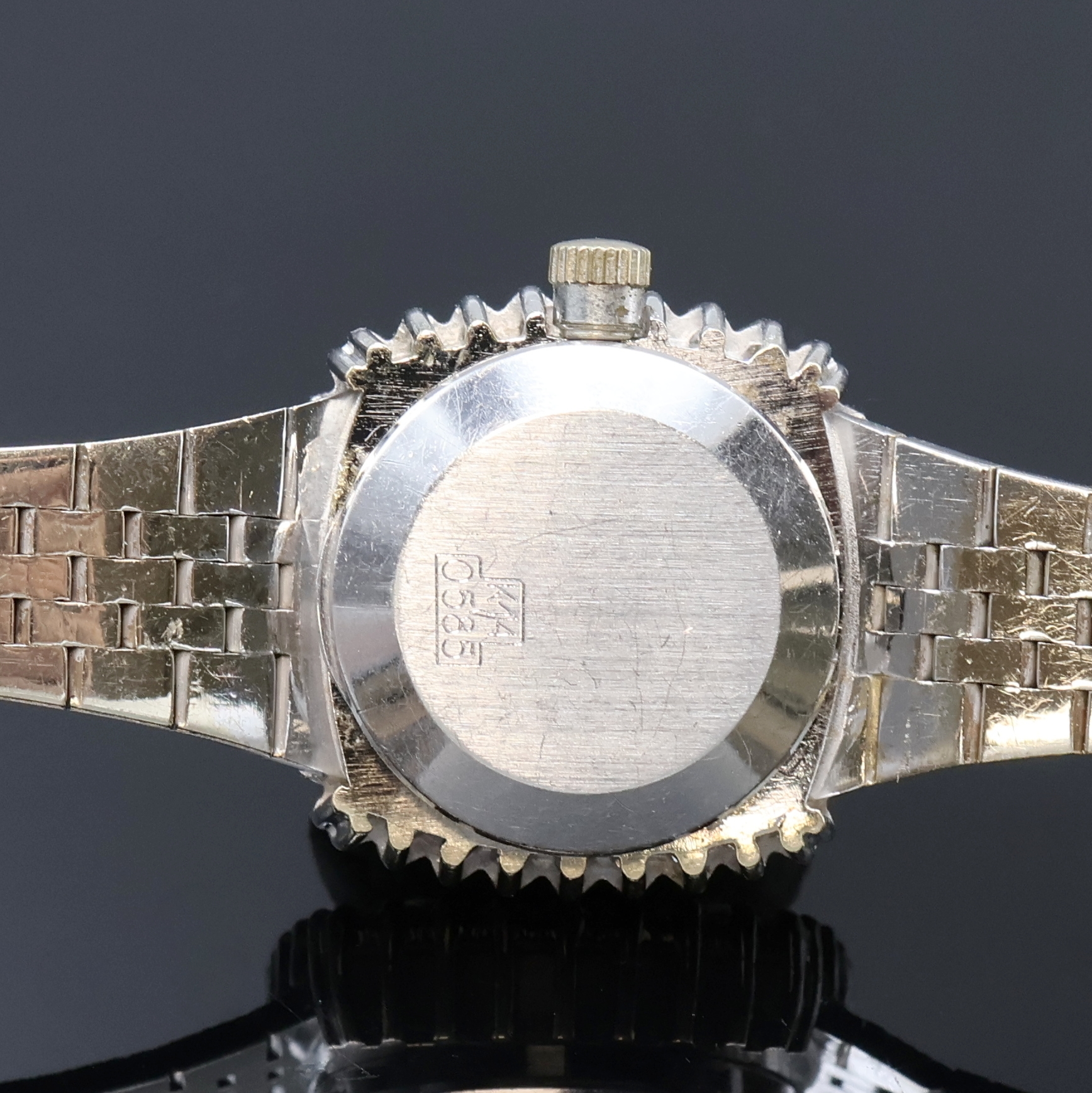 Detail f: AMARA diamantbesetzte Damenarmbanduhr in WG 585/000, Schweiz um 1970, Handaufzug, 2-tlg. Geh. m. Milanaiseband, Boden aufgedr., silb. ...