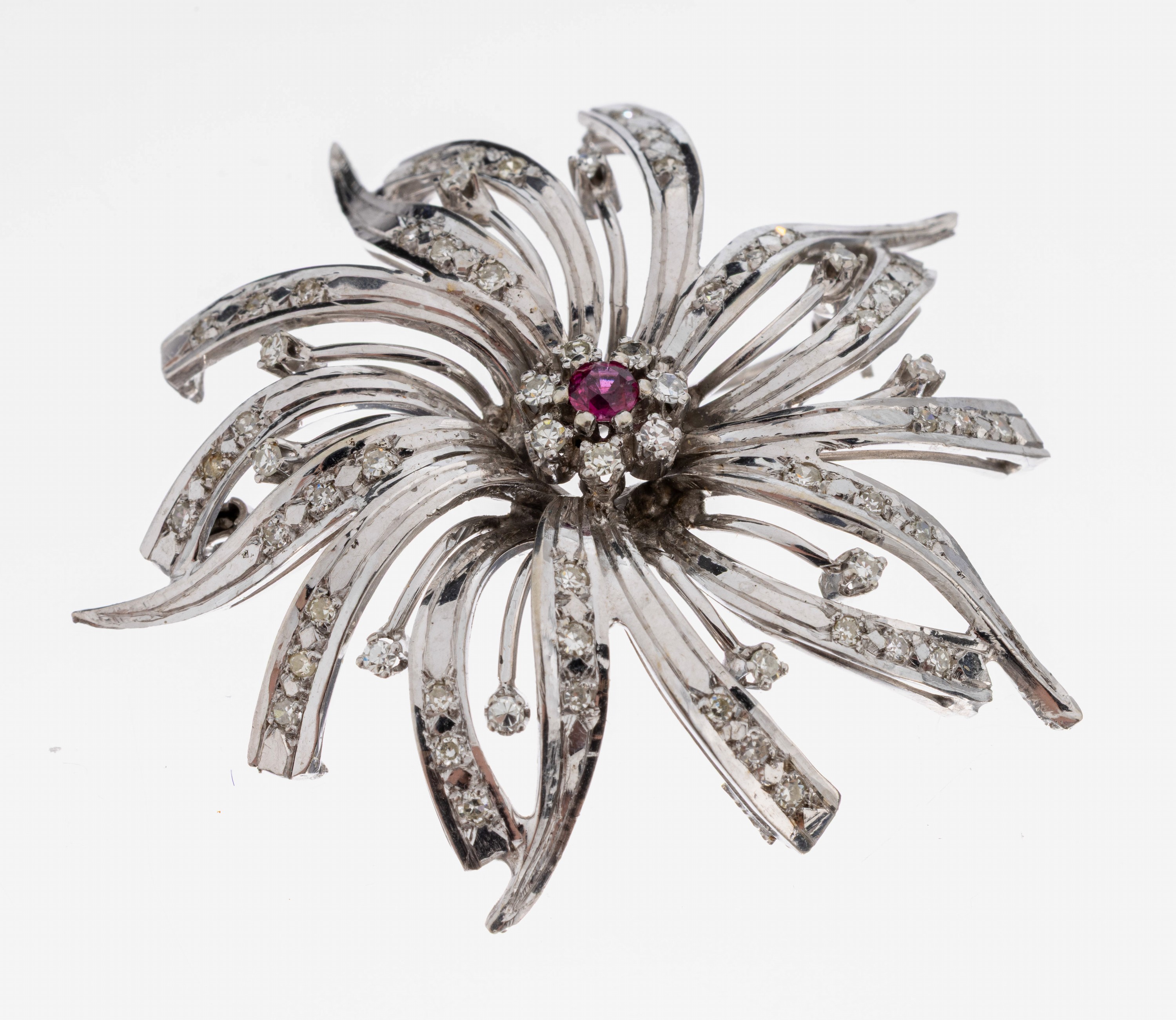 Image 27069085 - 14 kt Gold Rubin-Diamant-Brosche, 1960er Jahre, WG 585/000, Darstellung einer ...
