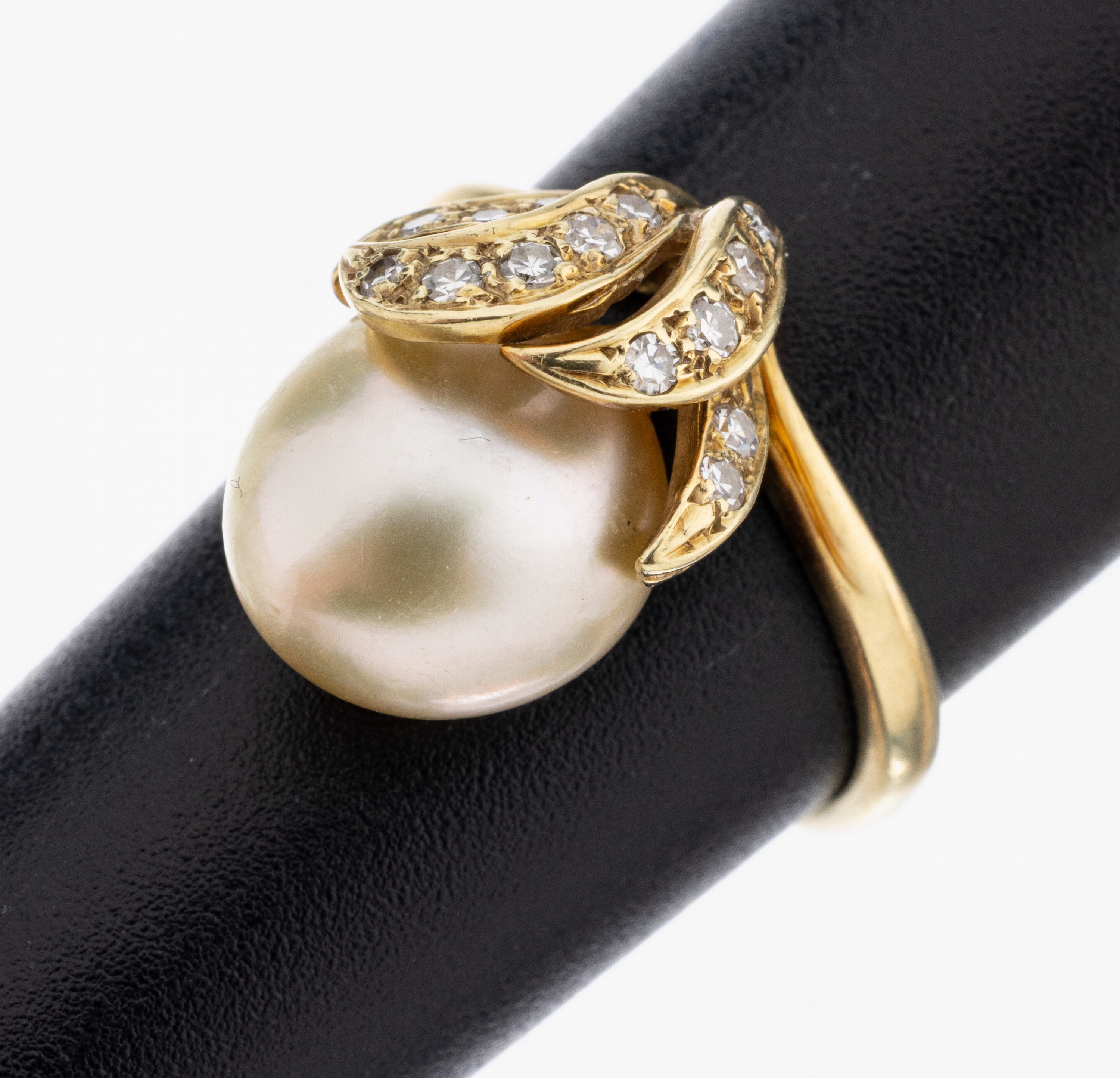 Image 27069086 - 14 kt Gold Perl-Diamant-Ring, GG 585/000, unrunde cremefarb. Zuchtperle, 14 8/8- ...