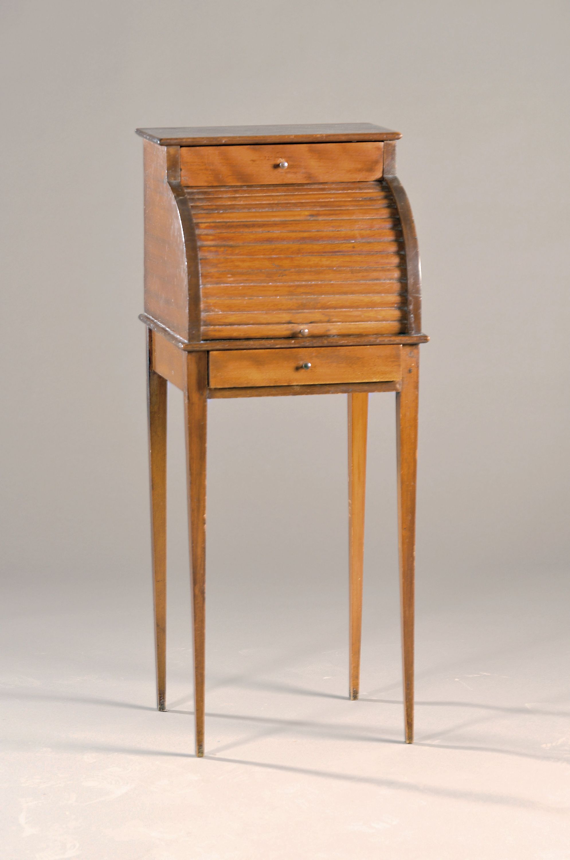 Image 27069099 - Kleines Rollbureau/Beistellschränkchen, England, um 1900, Mahagoni, mit zwei Schüben, ...