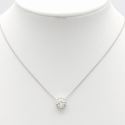 27069068a - Anhänger mit Brillant an Kette, WG 750/000, Brill. in glatter Fassung 0.55 ct Weiß/si, ...