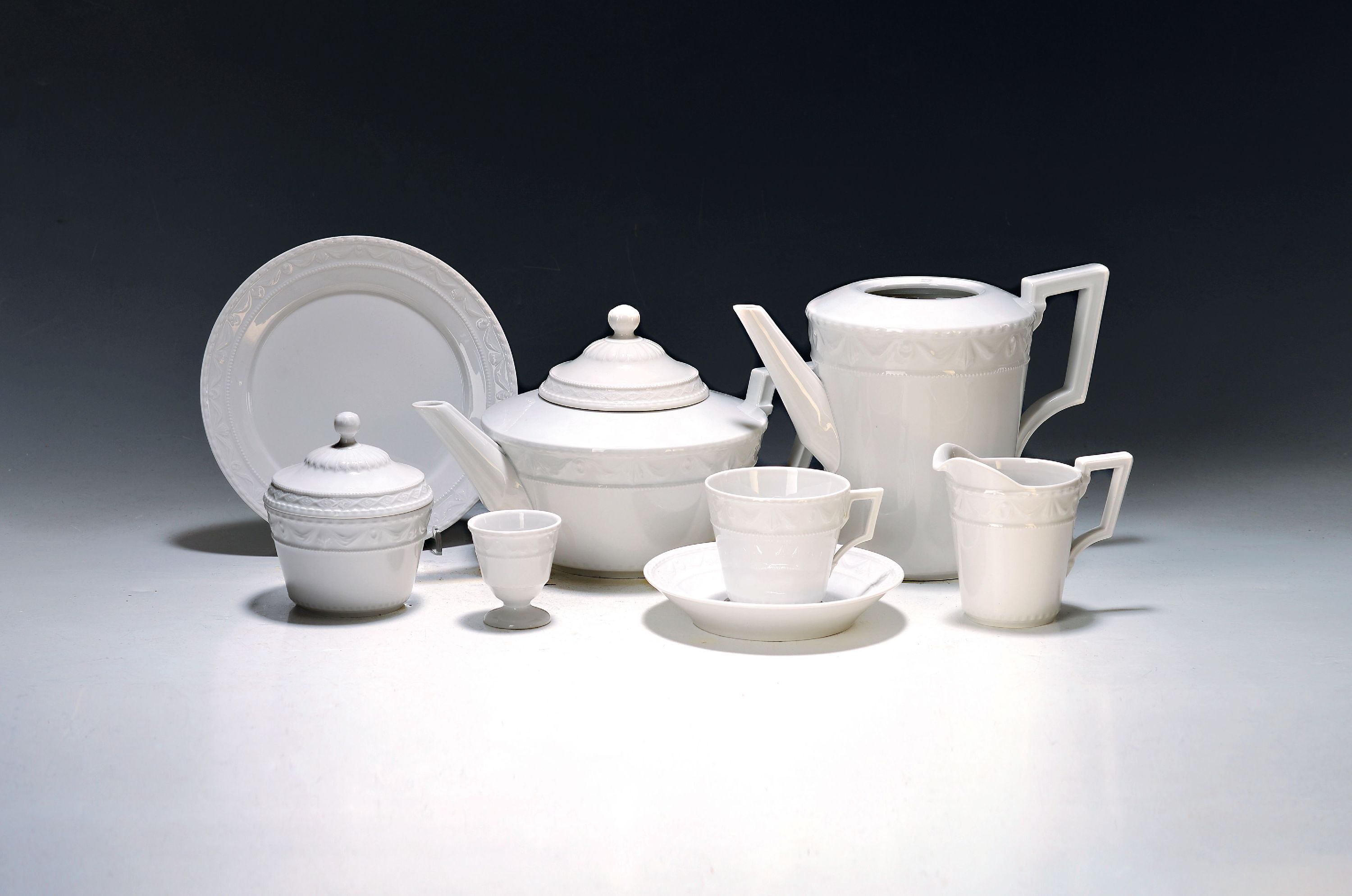 Image 27069103 - Frühstücksservice Kurland, KPM Berlin, 20. Jh., Weißporzellan, Reliefzier, 12 Tassen ...