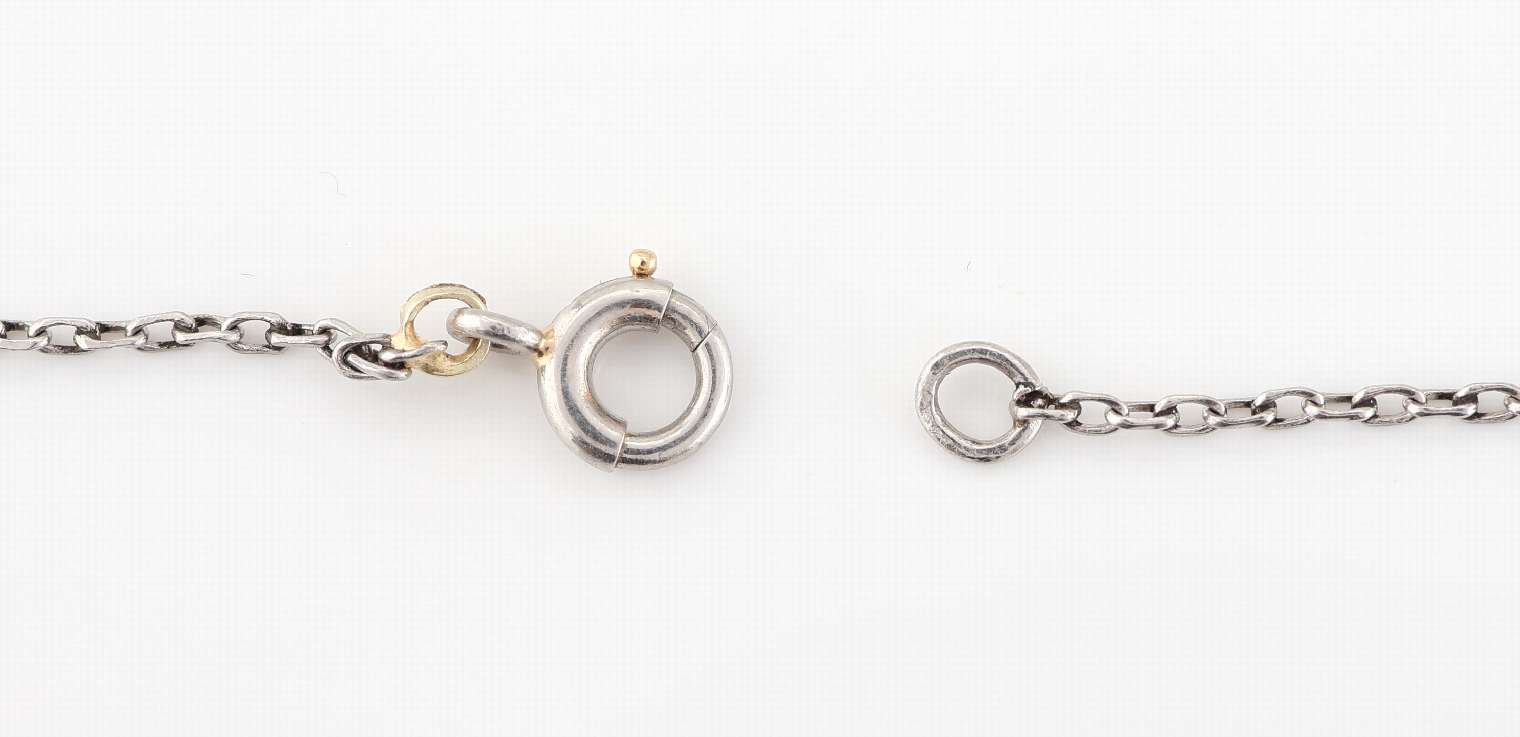 Detail d: 14 kt Gold Jugendstil Diamant-Saphir-Collier, um 1900, GG/WG 585/000, mittig Altschliffdiamant ca. 0.44 ct l.get.Weiß/p, 38Altschliffdiamanten und ...