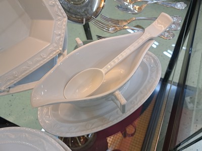 27069102d - Speiseservice Kurland, KPM Berlin, 20.Jh., Weißporzellan, Reliefzier, 12 Speiseteller ...