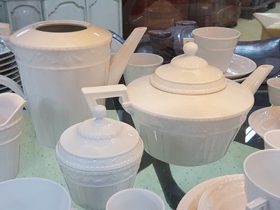 27069103b - Frühstücksservice Kurland, KPM Berlin, 20. Jh., Weißporzellan, Reliefzier, 12 Tassen ...