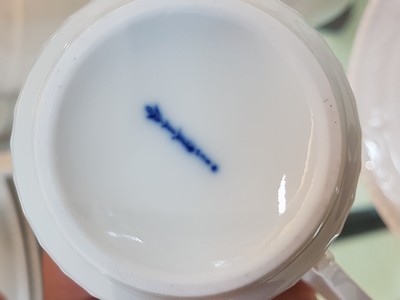 27069103h - Frühstücksservice Kurland, KPM Berlin, 20. Jh., Weißporzellan, Reliefzier, 12 Tassen ...