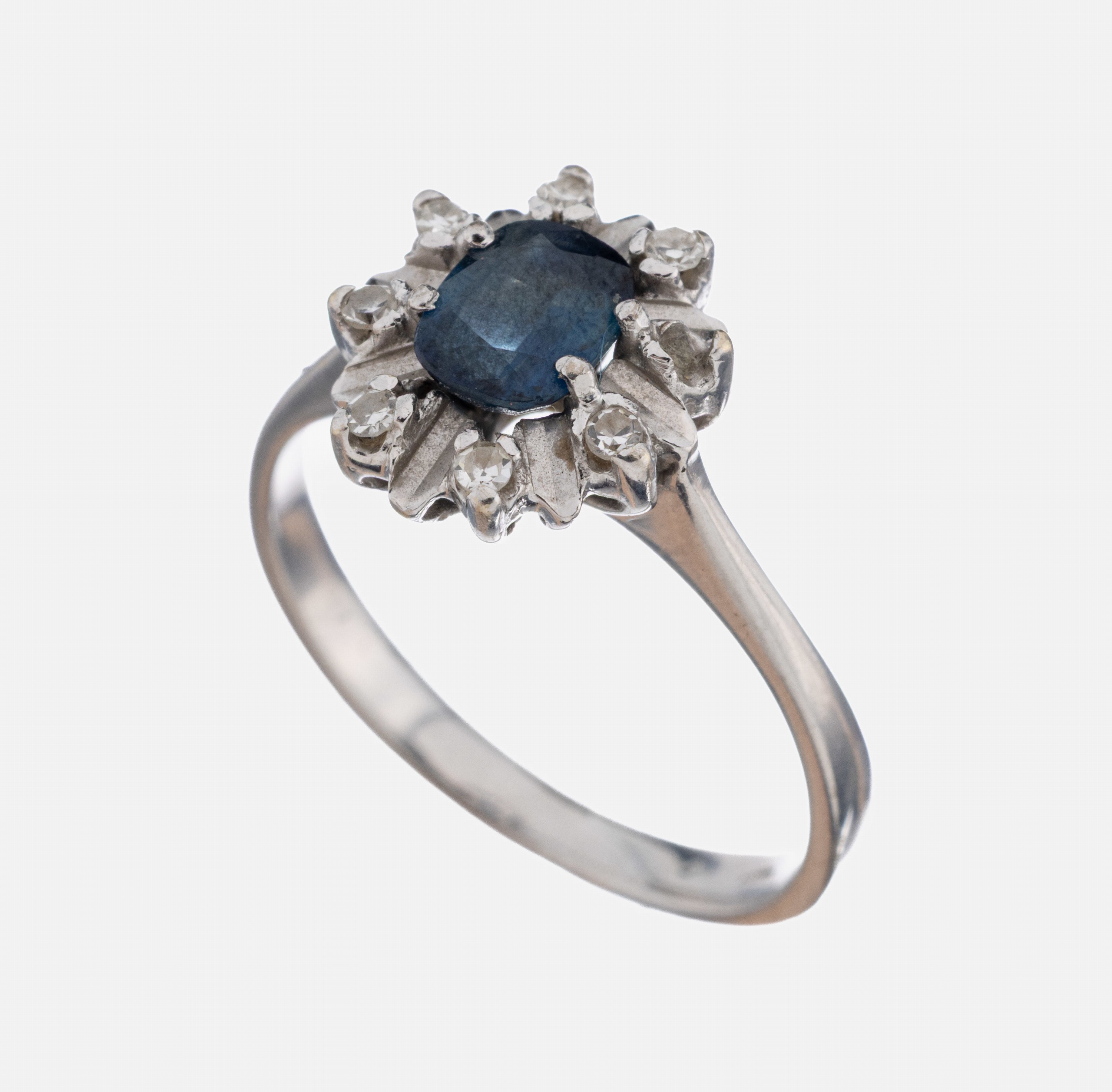 Image 27069288 - 18 kt Gold Saphir-Diamant-Ring, WG 750/000,ovalfacett. Saphir ca. 0.50 ct, 7 8/8 ...