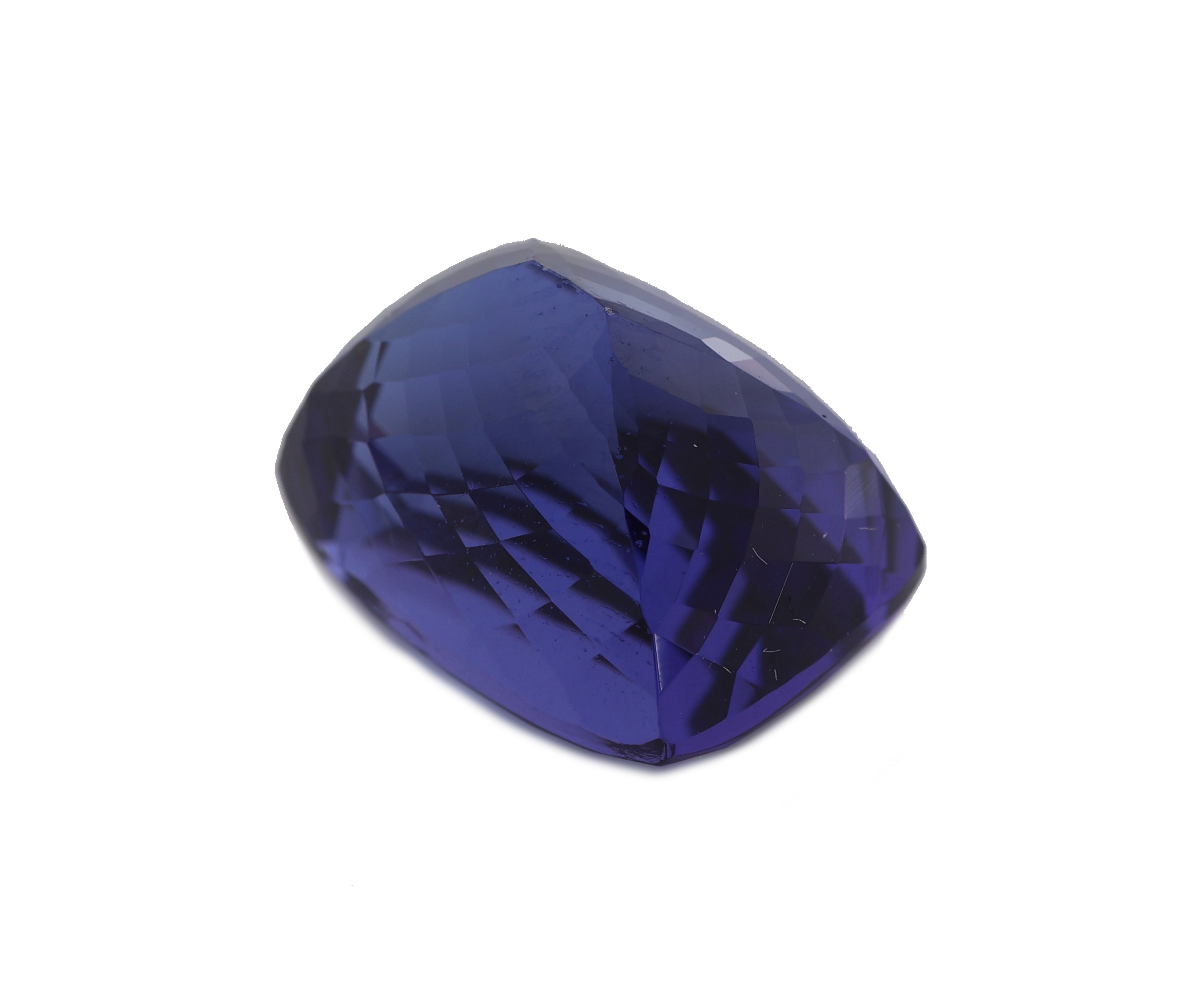 Detail b: Loser facett. Tansanit, 14.92 ct, ca. 14.56 x 10.95 x 9.38 mm, Wertgutachten über 18000.- EUR anbei