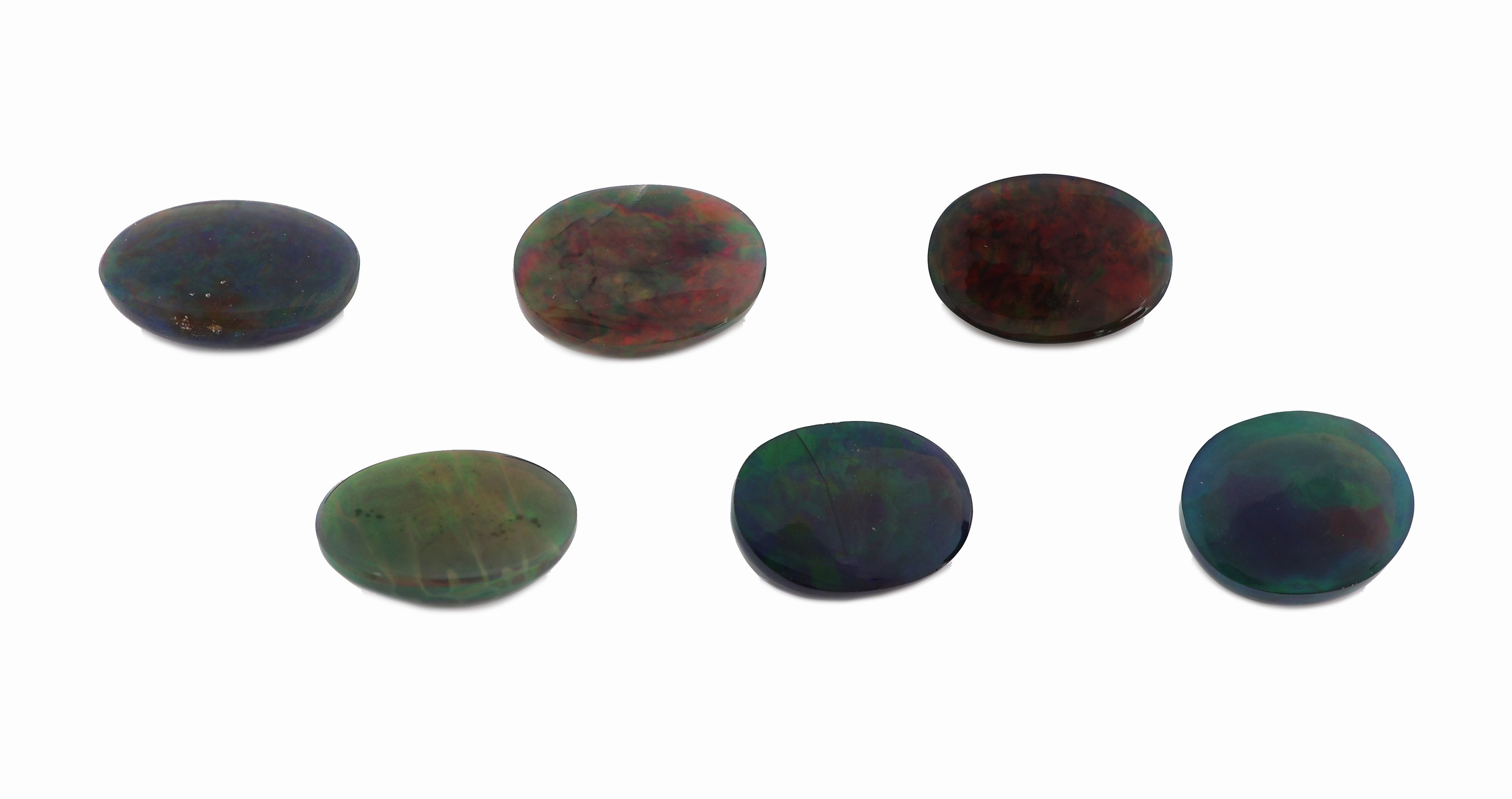 Detail b: Lot 6 lose Schwarzopal-Cabochons, 18.20 ct, schönes Farbspiel in Grün, Orange und Blau, wohl beh.