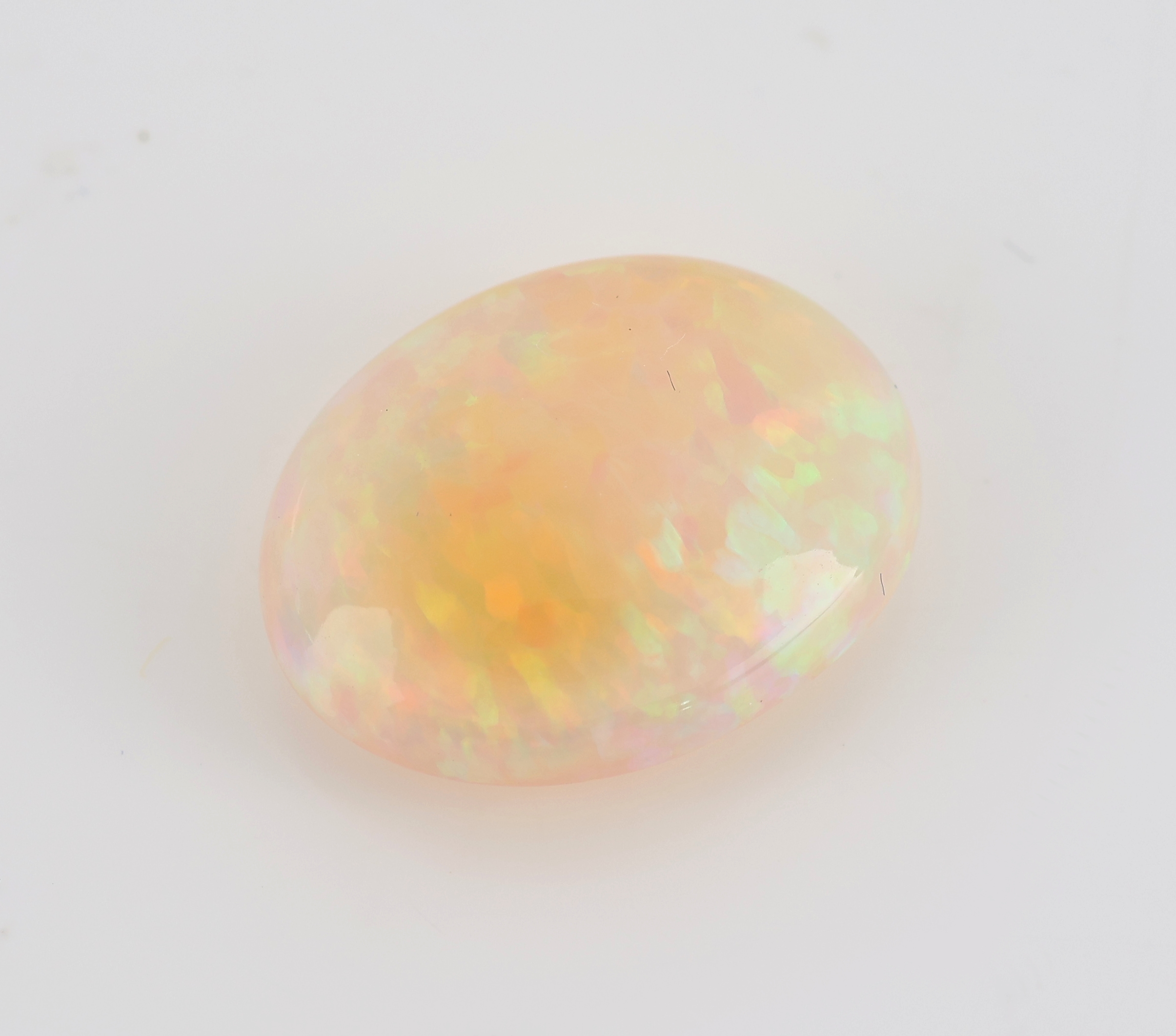 Detail a: Loser weißer Opal, 6.42 ct, Fundort: Äthiopien, Maße 15.9 x 12.5 x 6.2 mm, sehr schönes Farbspiel in Grün, Gelb und Orange