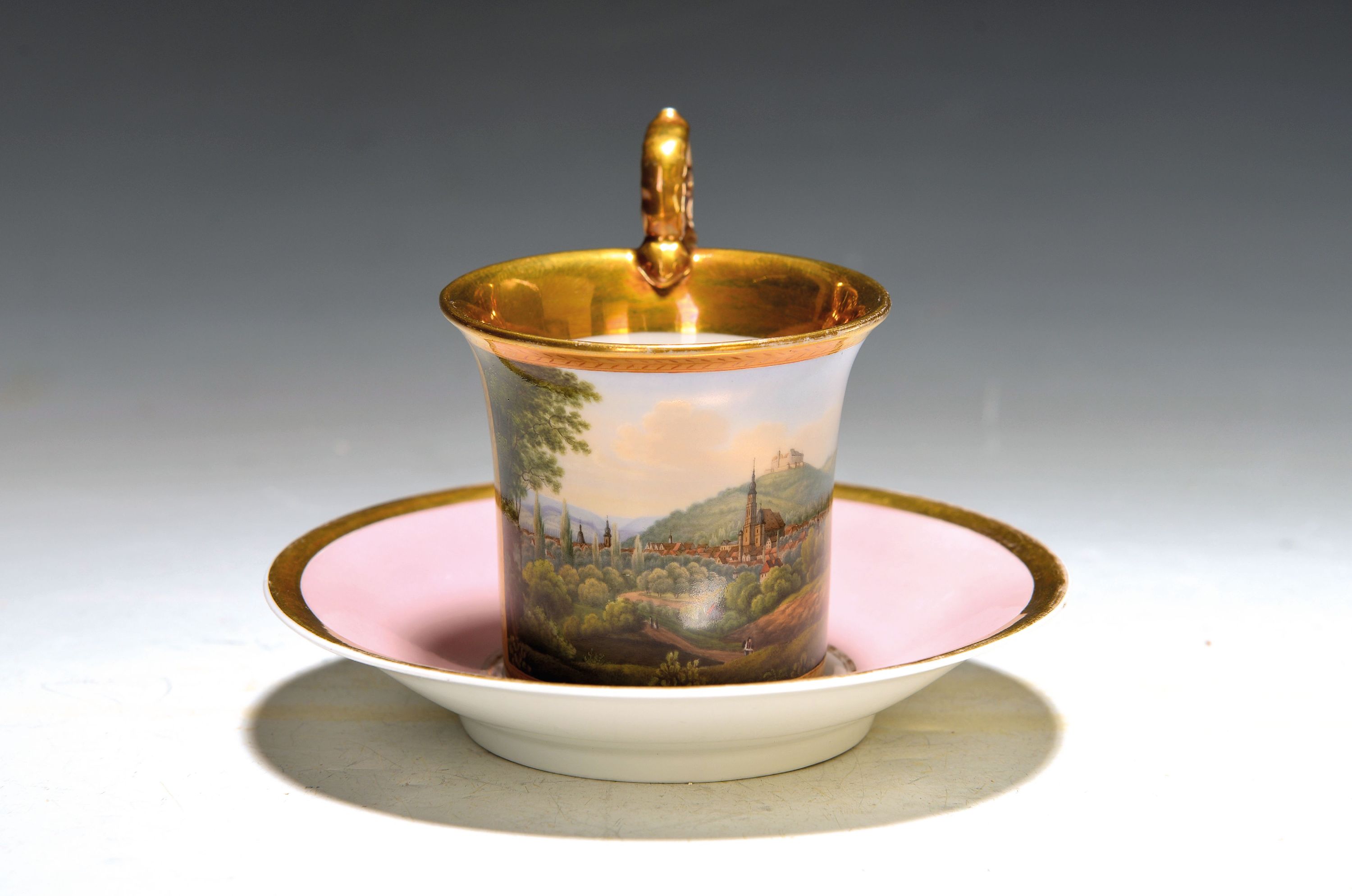 Image 27069735 - Tasse mit Untertasse, deutsch, KPM Berlin, Mitte 19. Jh., Porzellan, altrosa Fond, in ...