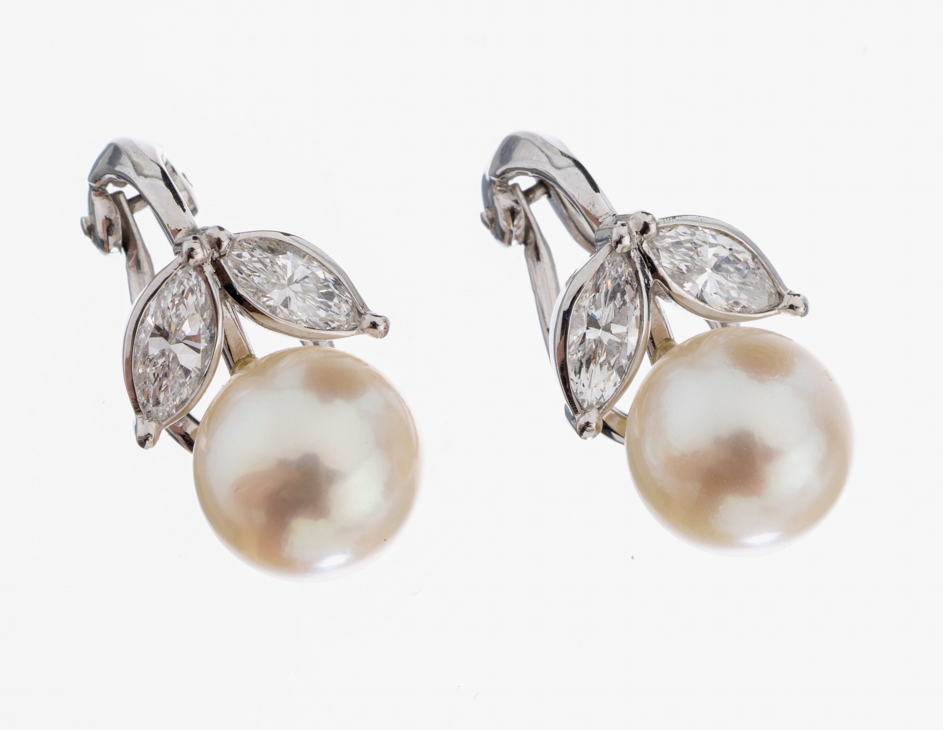 Image 27069746 - Paar 14 kt Gold Perl-Diamant-Ohrclips, WG 585/000, 2 Akoyazuchtperlen, D. ca. 9.5 mm, 4 ...