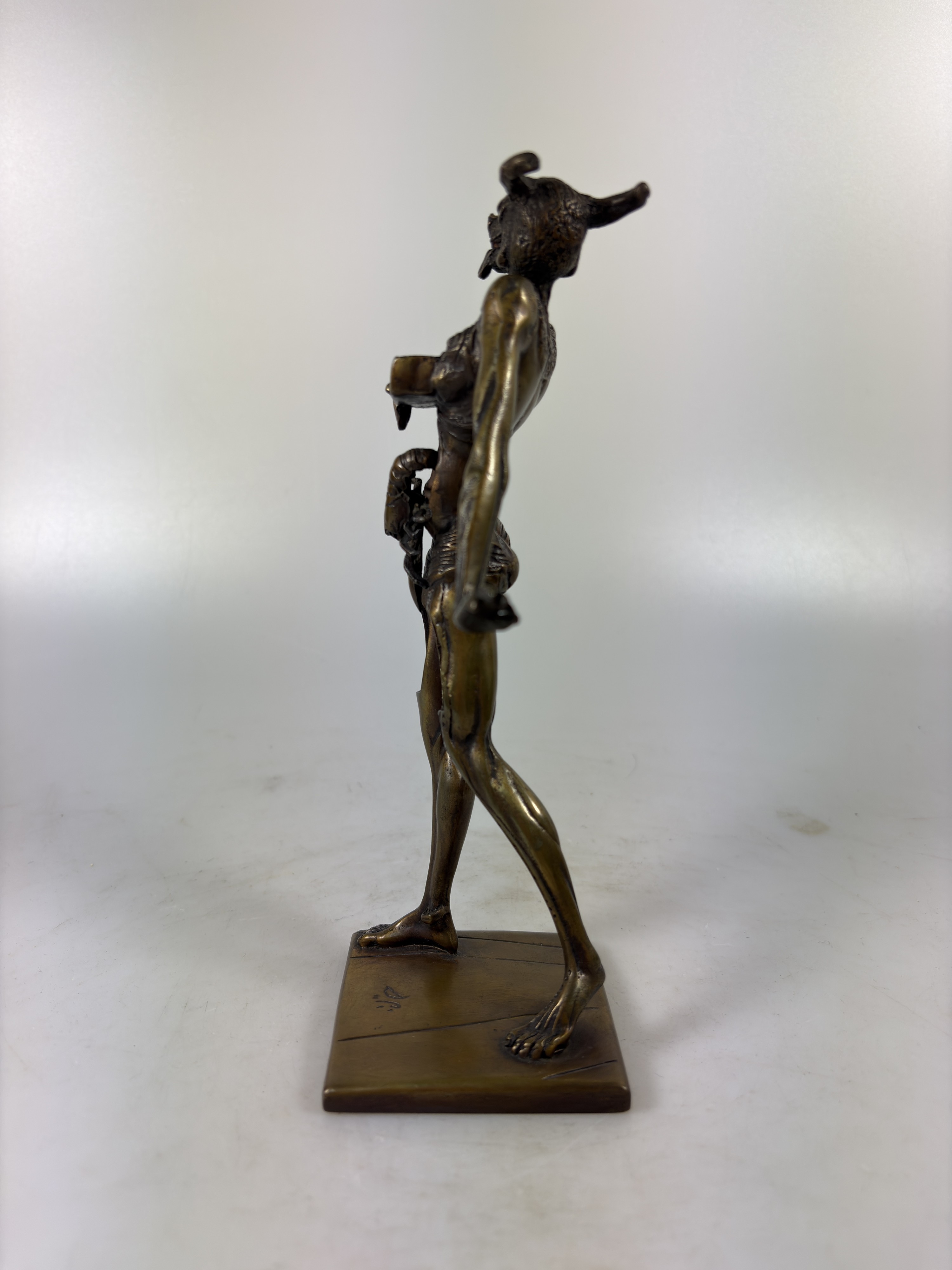 Detail g: Salvador Dali, 1904-1989, Minotaurus, Bronzeskulptur, sign., H. ca. 18.5cm