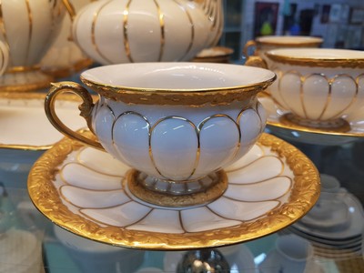 27069731d - Kaffee- und Teeservice B-Form, Meissen, nach 1945, Porzellan, godroniert und mit ...