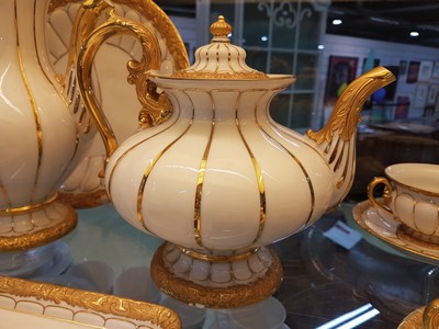 27069731e - Kaffee- und Teeservice B-Form, Meissen, nach 1945, Porzellan, godroniert und mit ...