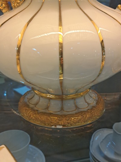 27069731m - Kaffee- und Teeservice B-Form, Meissen, nach 1945, Porzellan, godroniert und mit ...