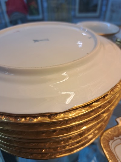 27069731t - Kaffee- und Teeservice B-Form, Meissen, nach 1945, Porzellan, godroniert und mit ...