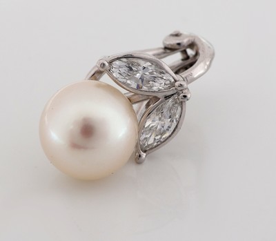 Image 27069746a - Paar 14 kt Gold Perl-Diamant-Ohrclips, WG 585/000, 2 Akoyazuchtperlen, D. ca. 9.5 mm, 4 ...