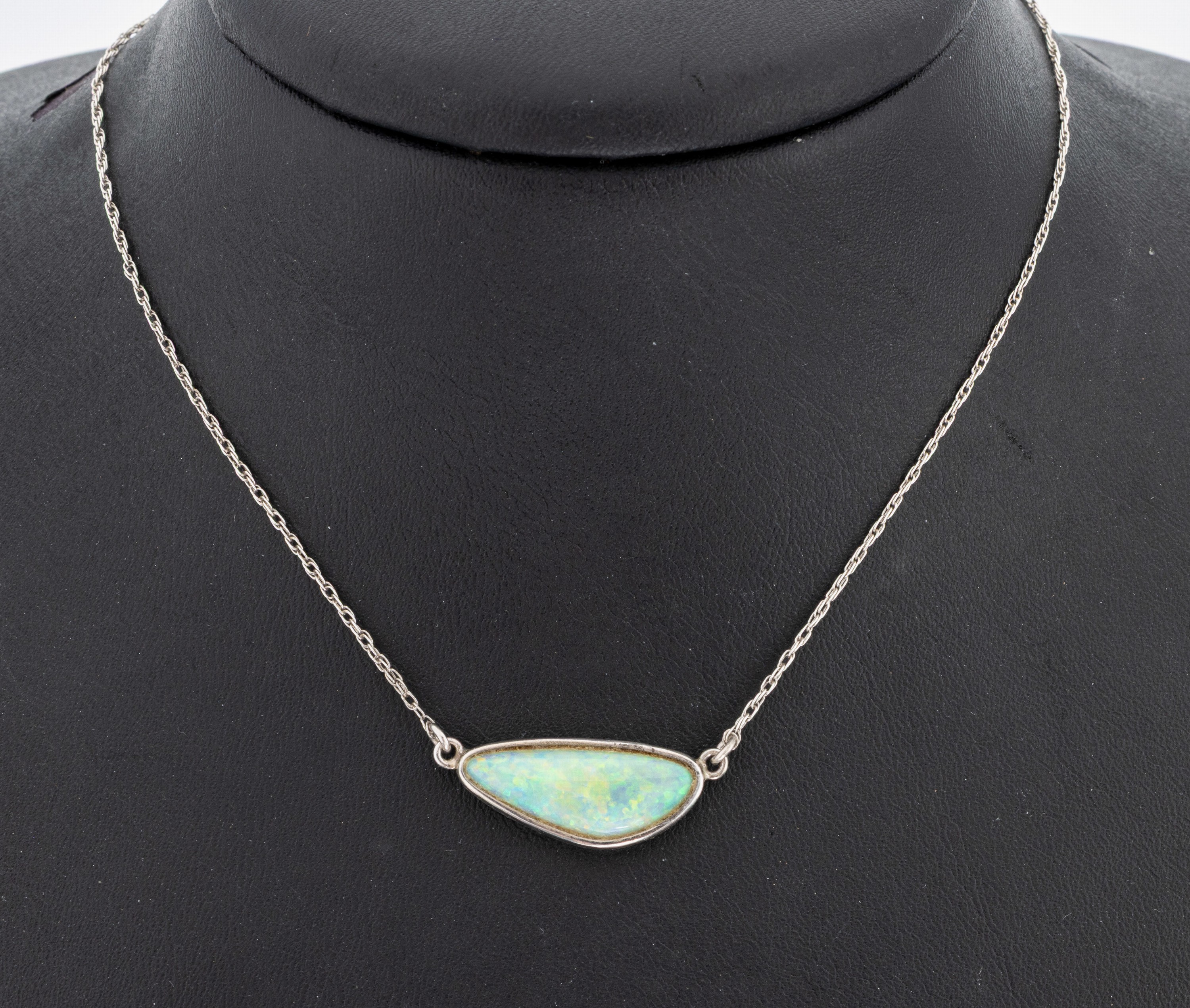 Image 27069800 - Opal-Collier, 925er Silber, unf. Opal -Cabochon ca. 3.0 ct, L. ca. 51 cm, ...