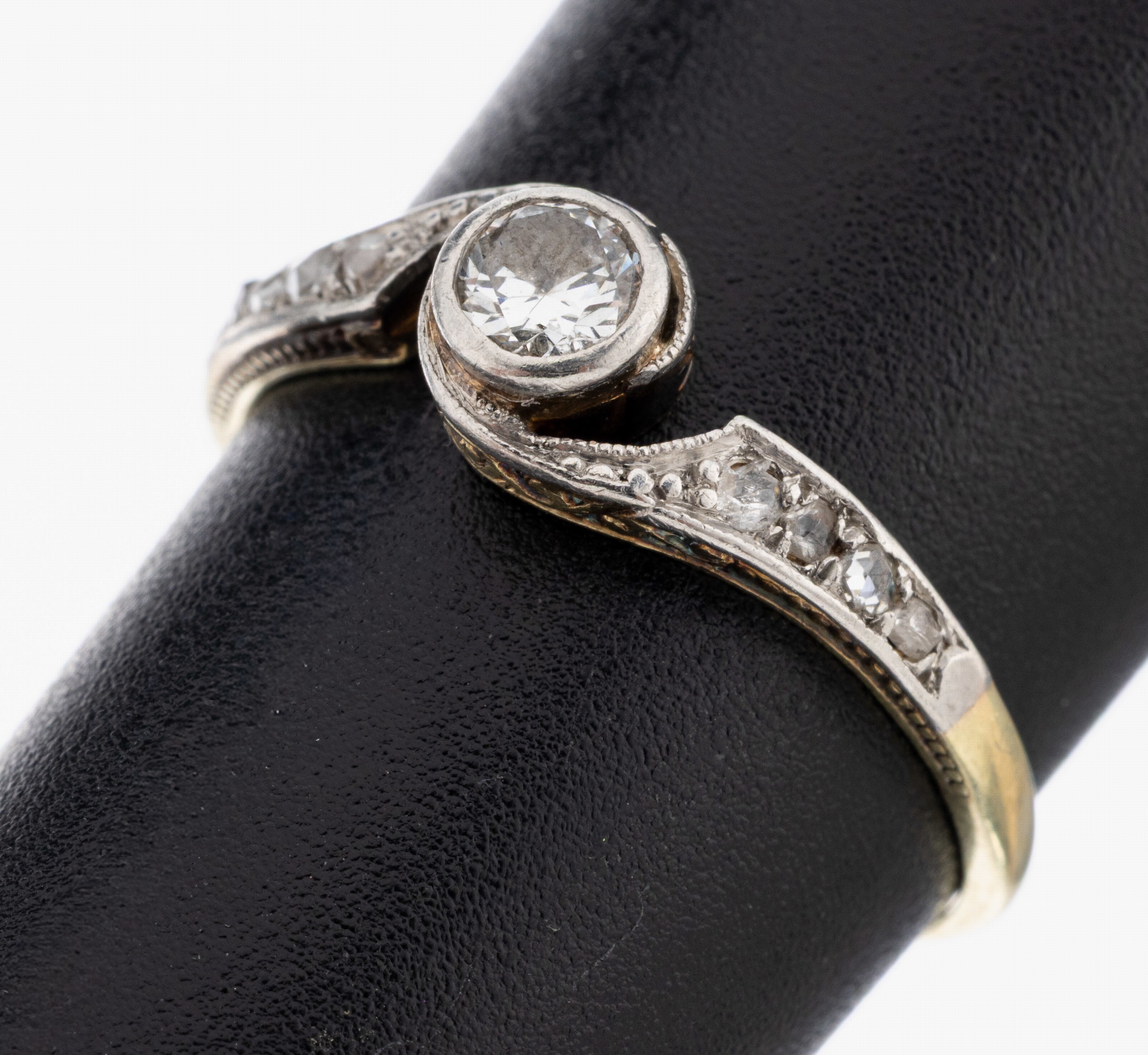 Image 27069802 - 14 kt gold diamond-ring , YG/WG 585/000, after older antetype, 1 brilliant and 8 diamond ...