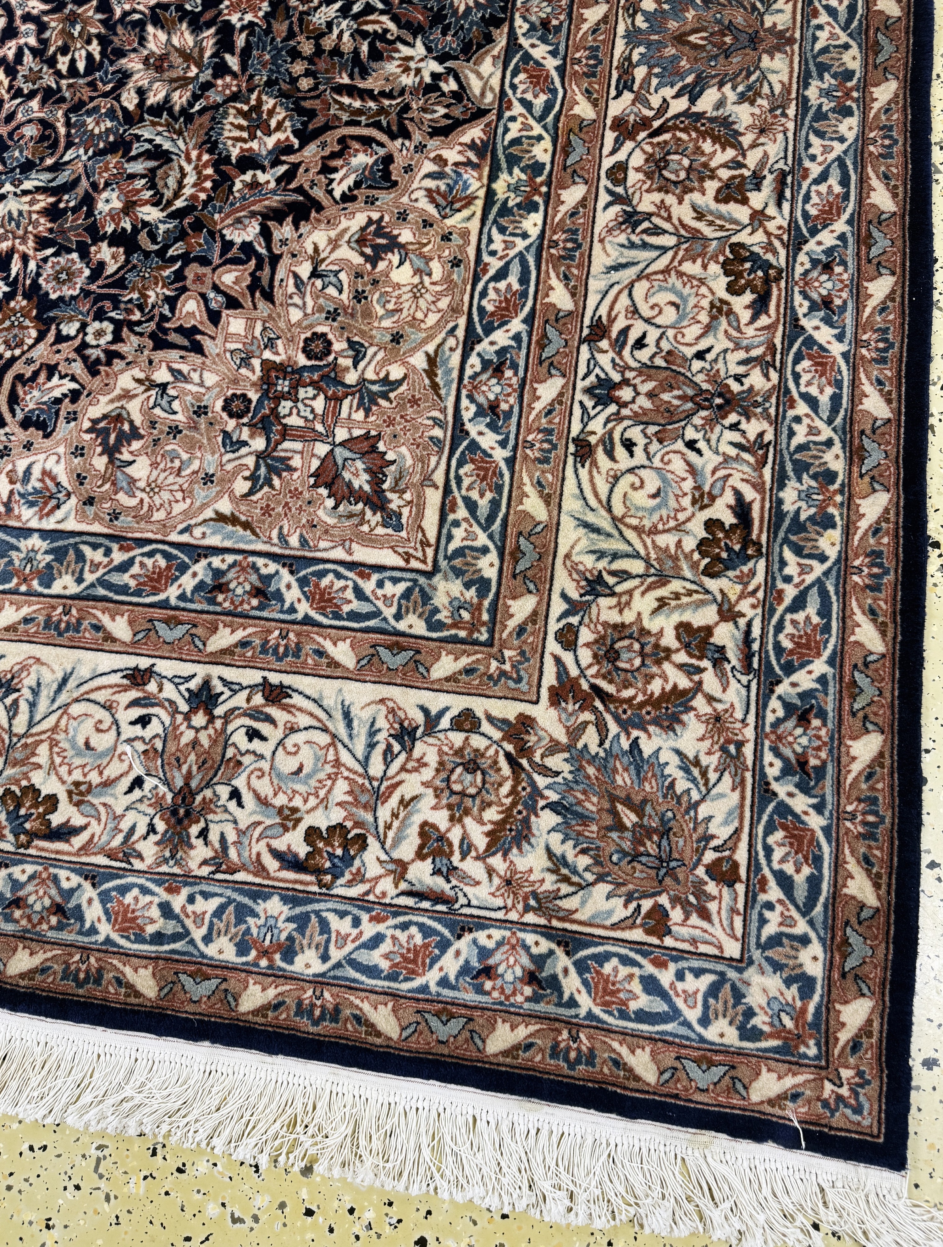 Detail a: Esfahan fein, China, Ende 20.Jhd, Korkwolleauf Baumwolle, ca. 250 x 200 cm, Reinigungsbedürftig, EHZ: 1-2