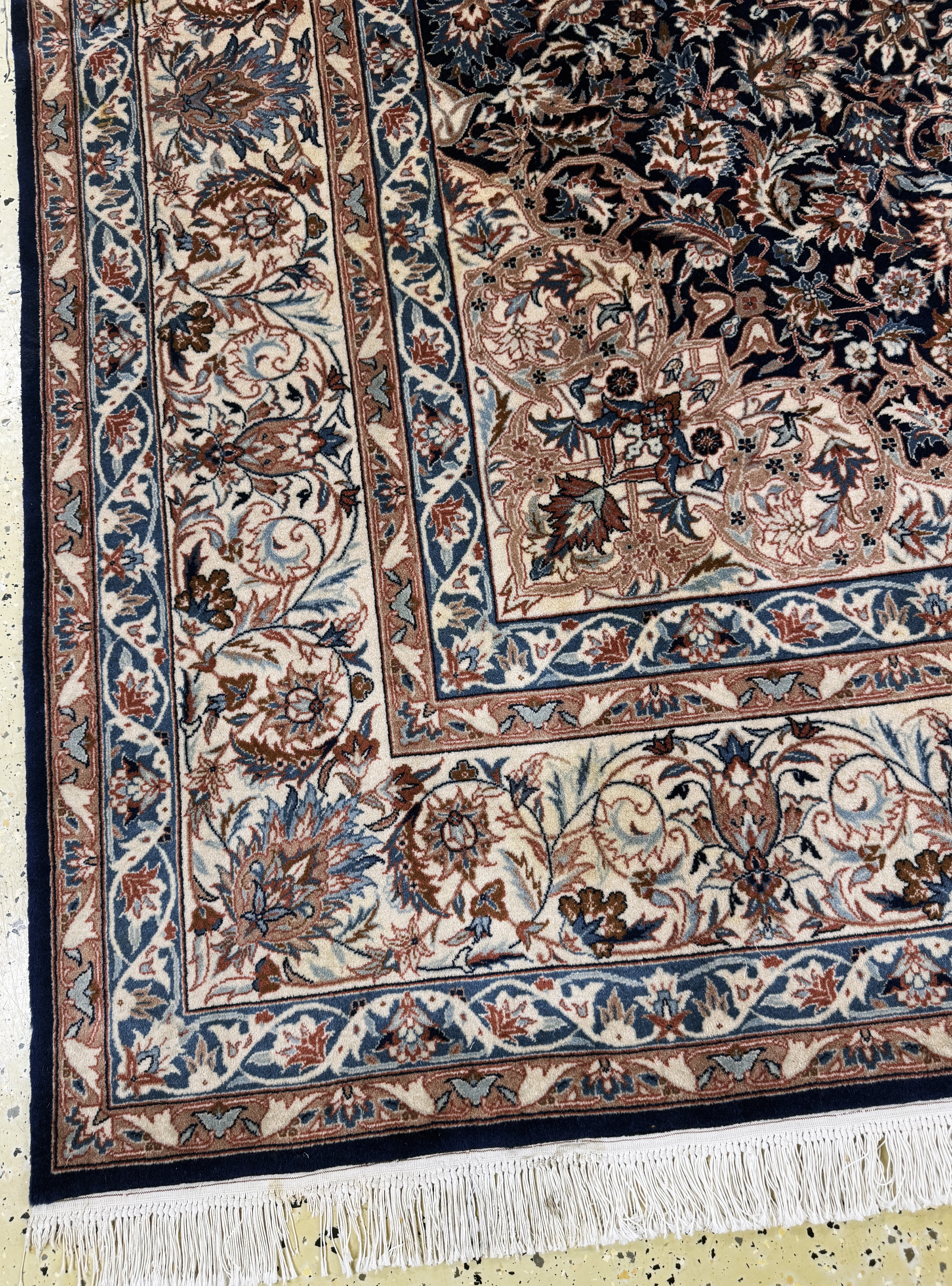 Detail b: Esfahan fein, China, Ende 20.Jhd, Korkwolleauf Baumwolle, ca. 250 x 200 cm, Reinigungsbedürftig, EHZ: 1-2
