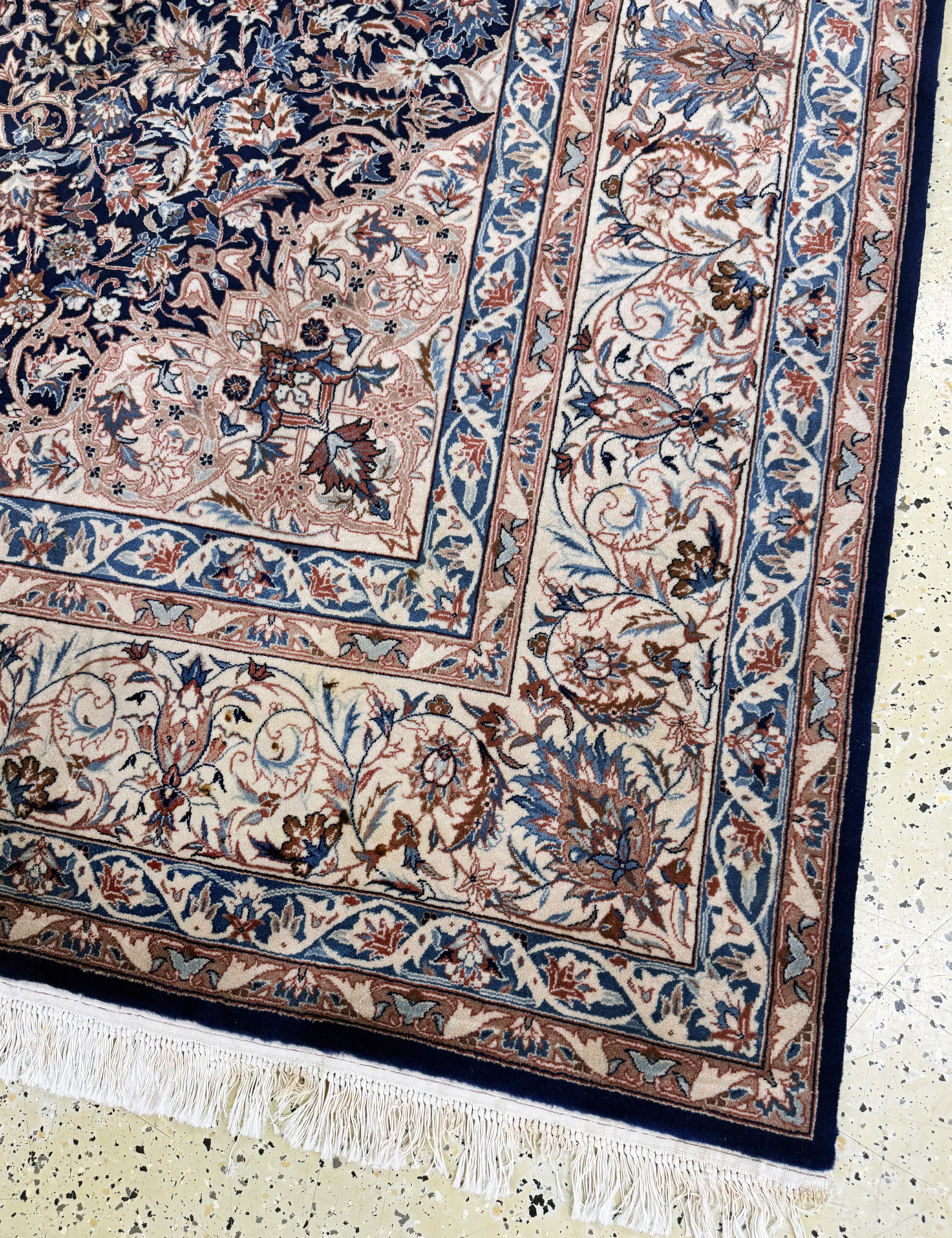 Detail d: Esfahan fein, China, Ende 20.Jhd, Korkwolleauf Baumwolle, ca. 250 x 200 cm, Reinigungsbedürftig, EHZ: 1-2