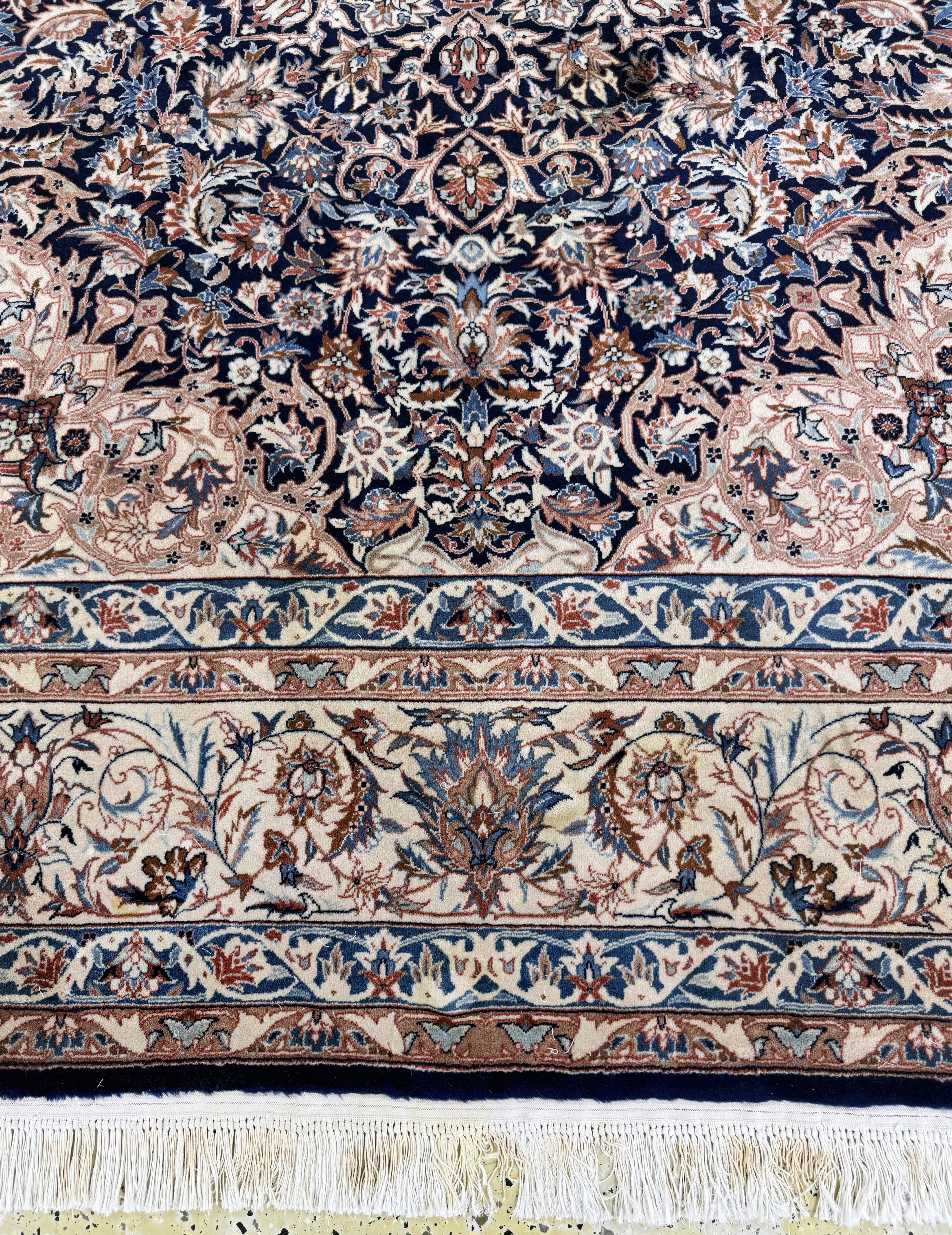 Detail e: Esfahan fein, China, Ende 20.Jhd, Korkwolleauf Baumwolle, ca. 250 x 200 cm, Reinigungsbedürftig, EHZ: 1-2