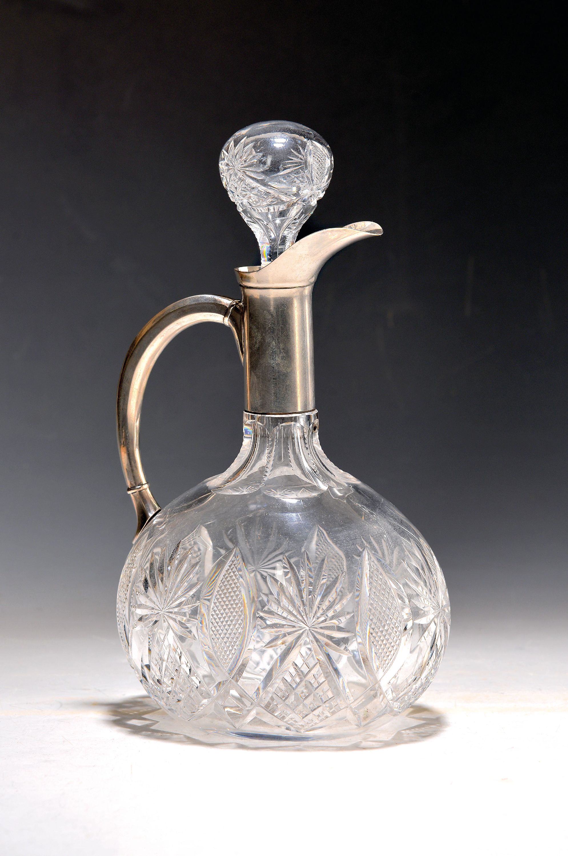 Karaffe, deutsch, dat. 1927, Montur 800er Silber, Korpus Kristallglas geschliffen, Hals mit Widmung von 1927, H. ca. 27cm