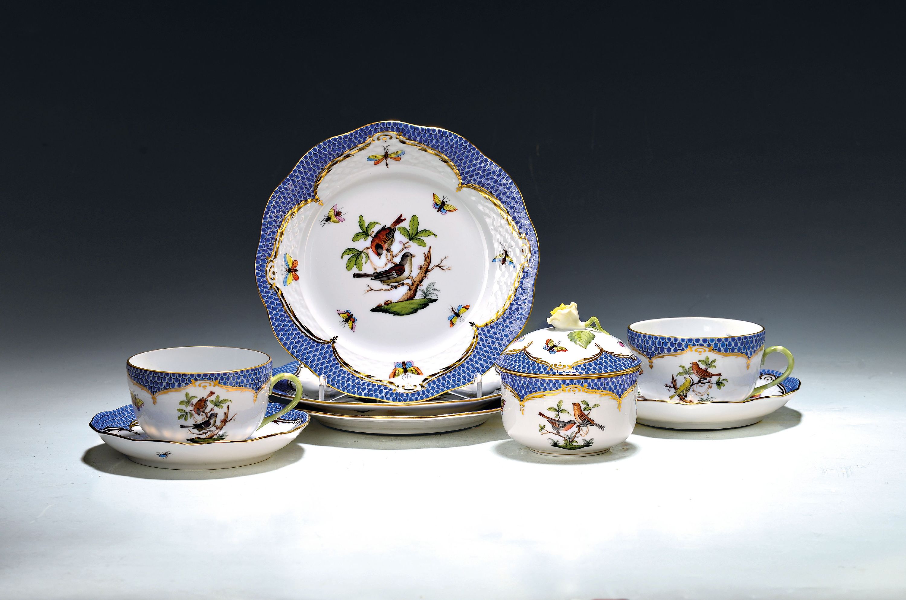 Image 27069815 - 10 Teile Porzellan, Herend Ungarn, 20. Jh., Dekor Rothschild mit blauem Schuppendekor am ...