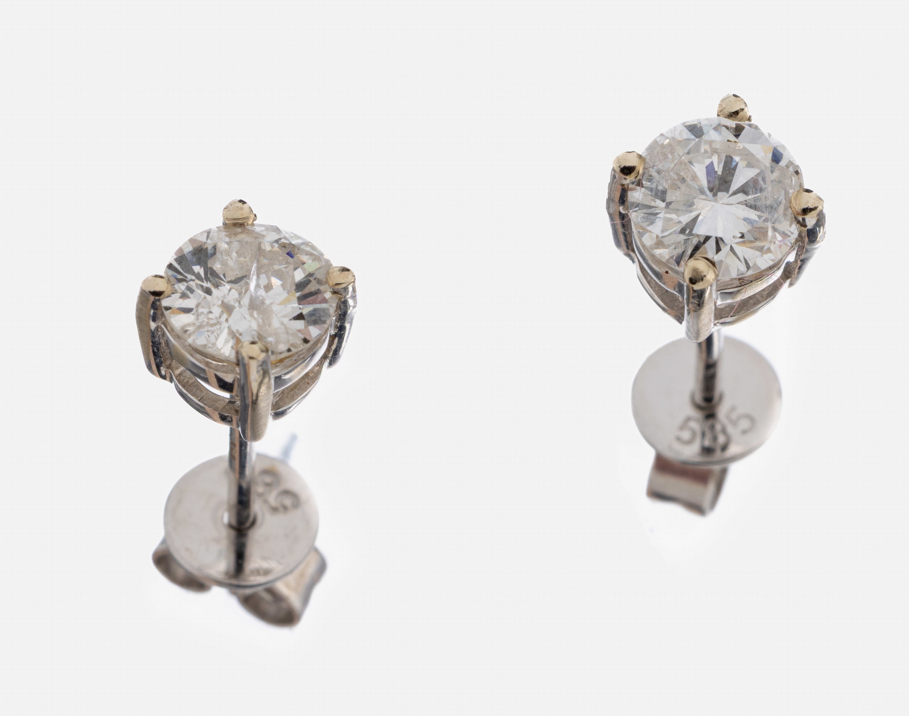 Image 27069816 - Paar 14 kt Gold Diamant-Ohrstecker, WG 585/000, 1 Brillant und 1 Altschliffdiamant zus. ...