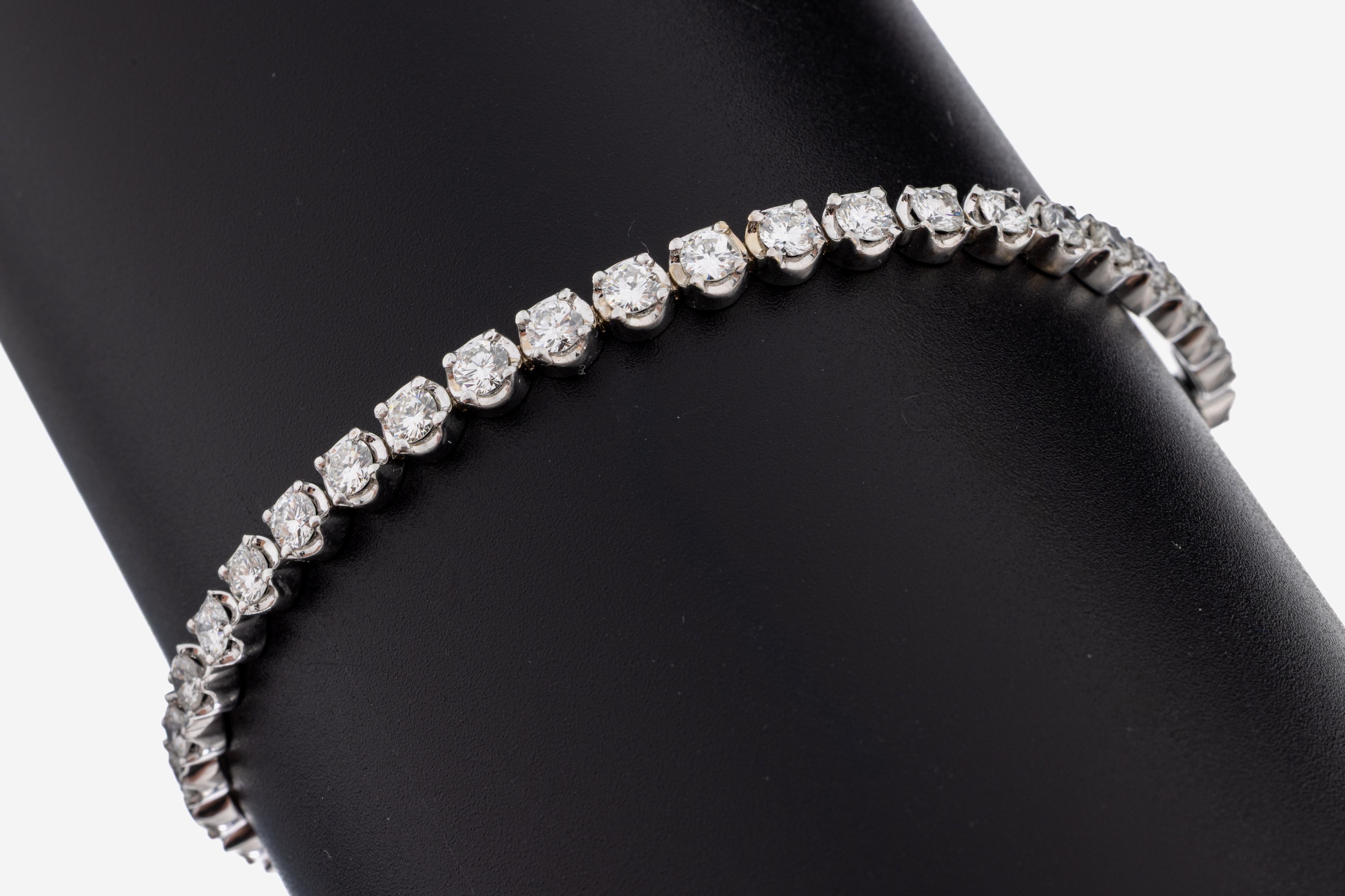 Image 27069880 - 14 kt gold brilliant-rivierebracelet , WG 585/000, 42 brilliants total approx. 5.0 ct ...