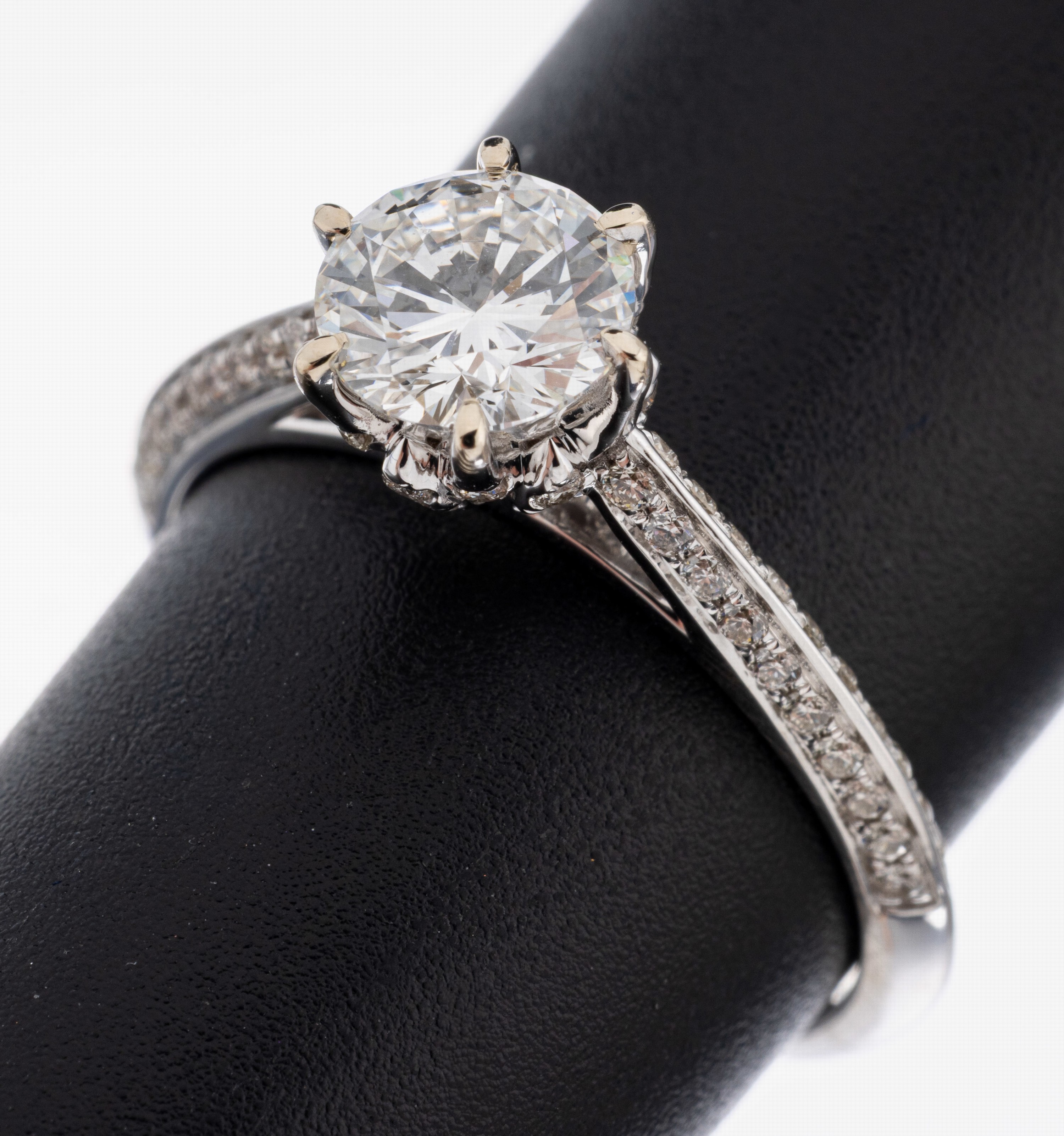 Image 27069891 - 18 kt gold brilliant-ring , WG 750/000, centered brilliant approx. 1.01 ct River ...