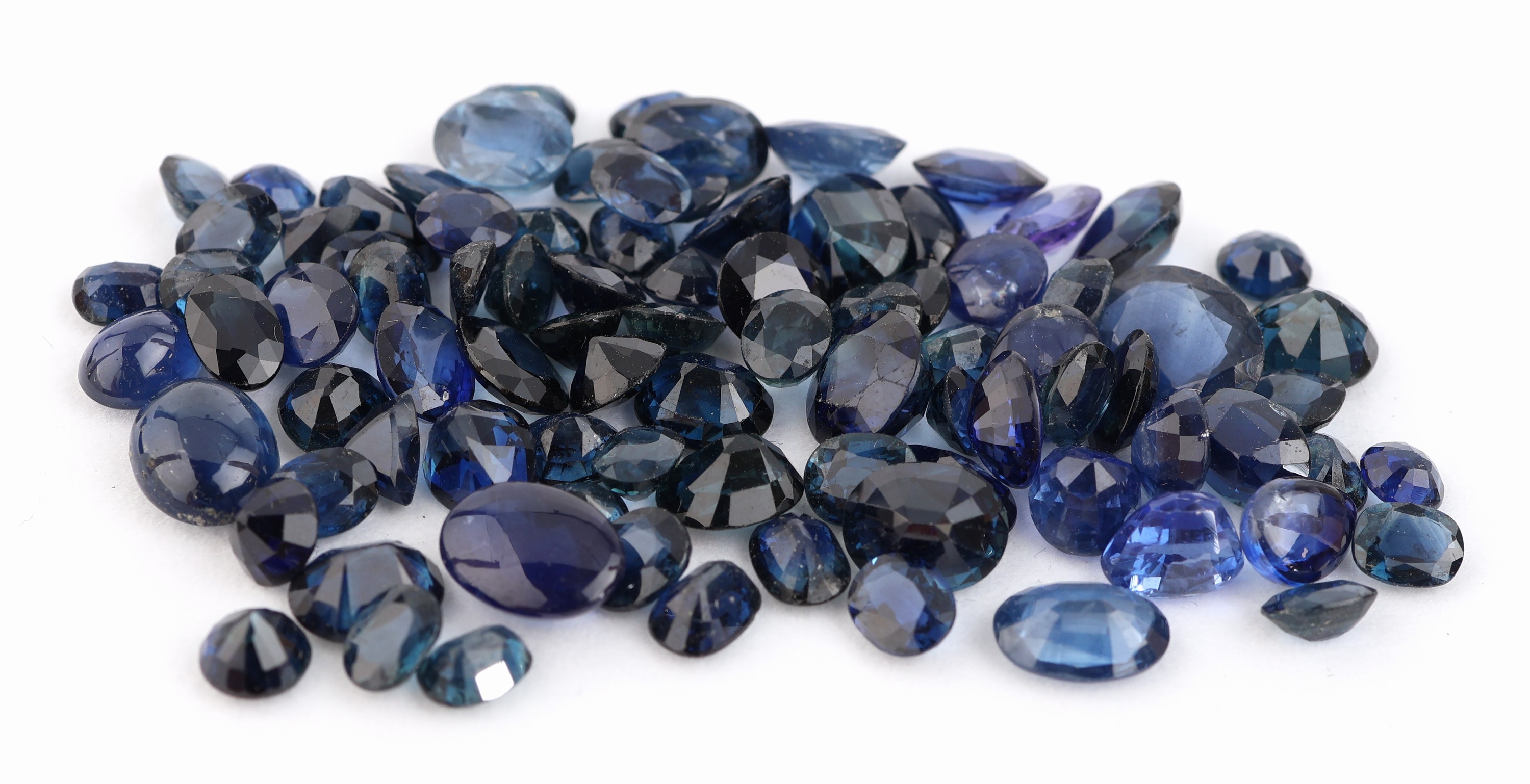 Detail a: Lot lose Saphire, zus. ca. 60.10 ct, versch. Schliffformen, Größen, Farbnuancen, Ausfassware teilw. besch.